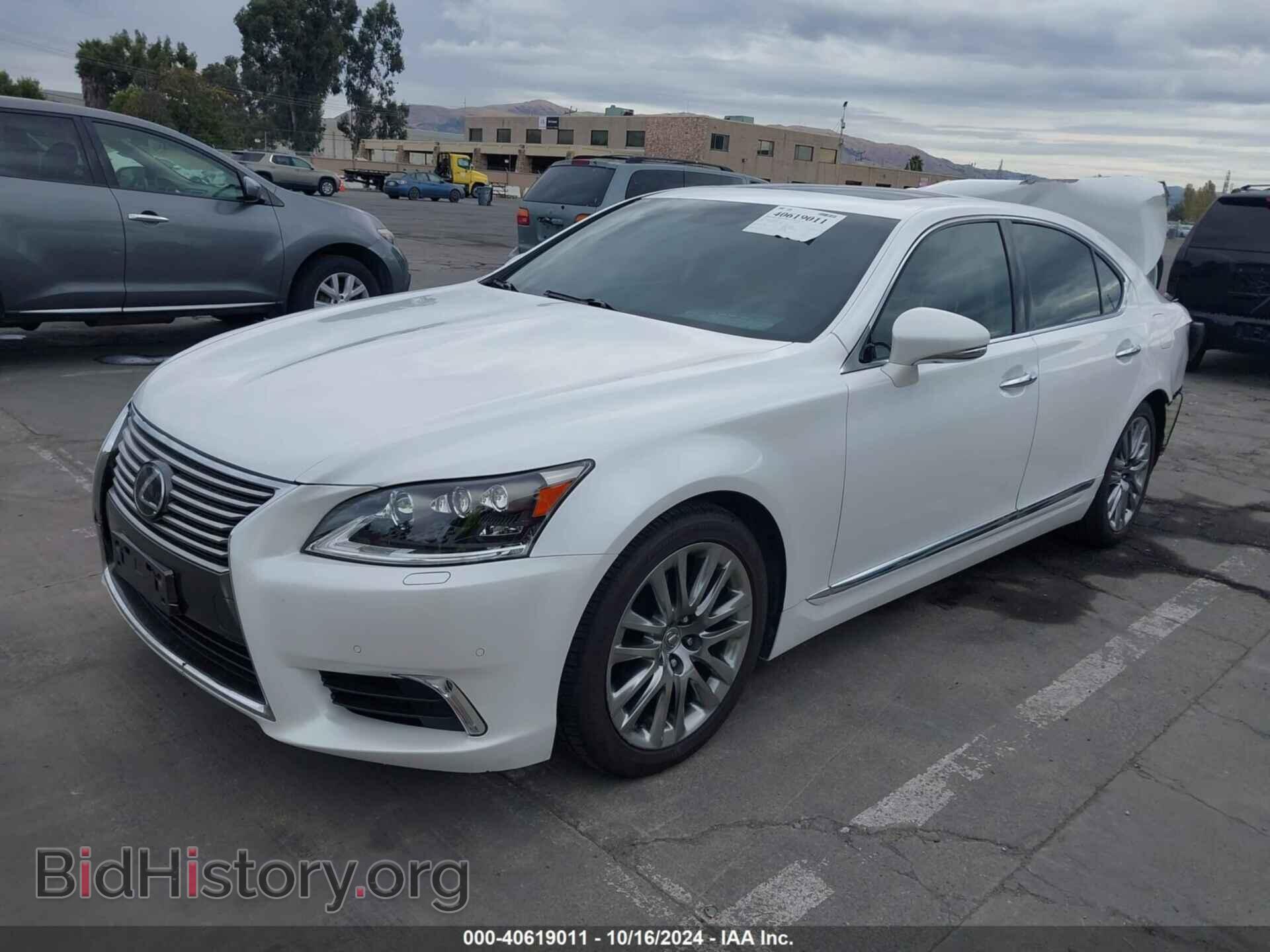 2017 LEXUS LS 460 - VIN: JTHBL5EF2H5144477 - Photo 2