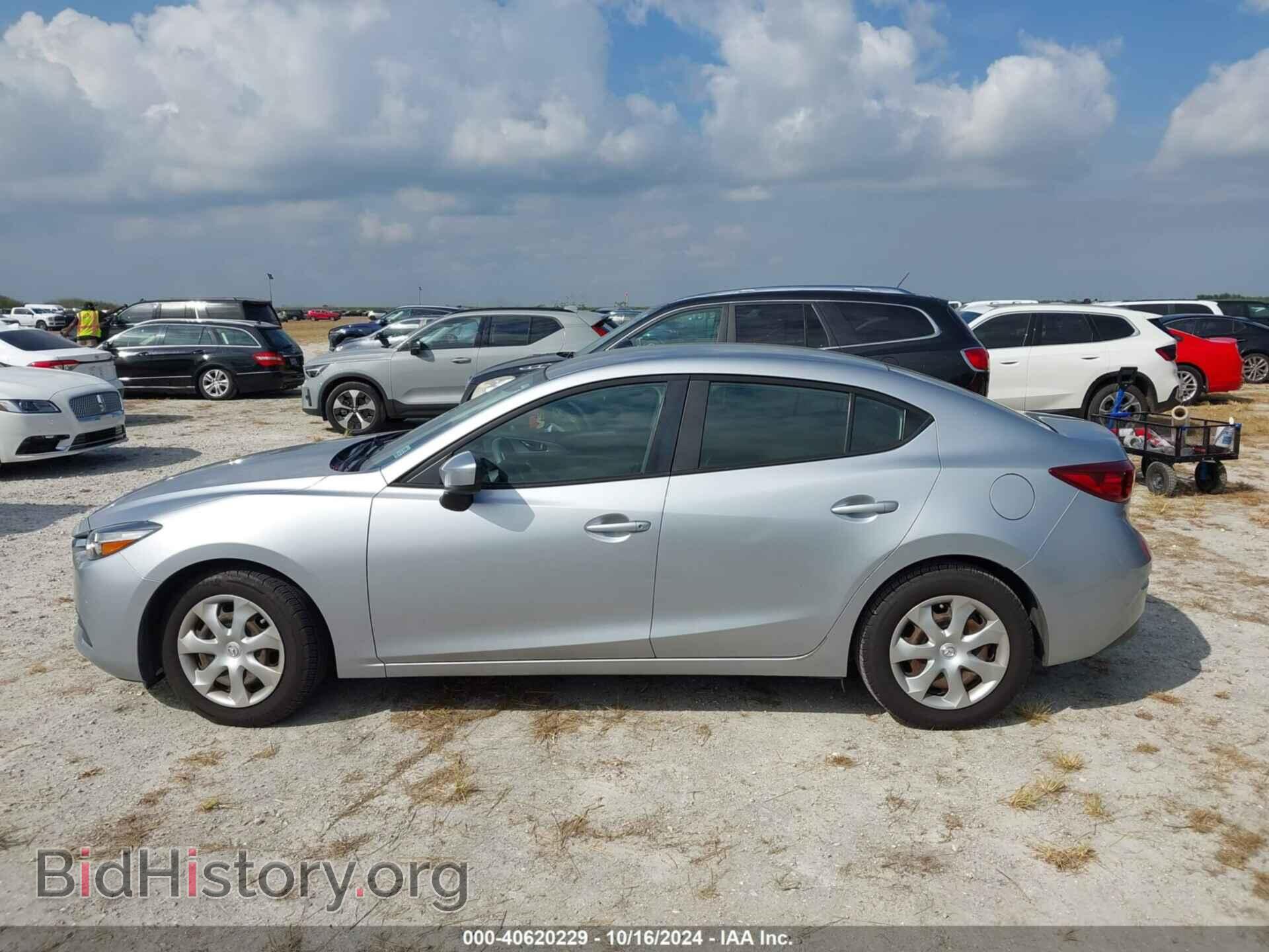 2018 MAZDA MAZDA3 - VIN: 3MZBN1U76JM272636 - Фото 13