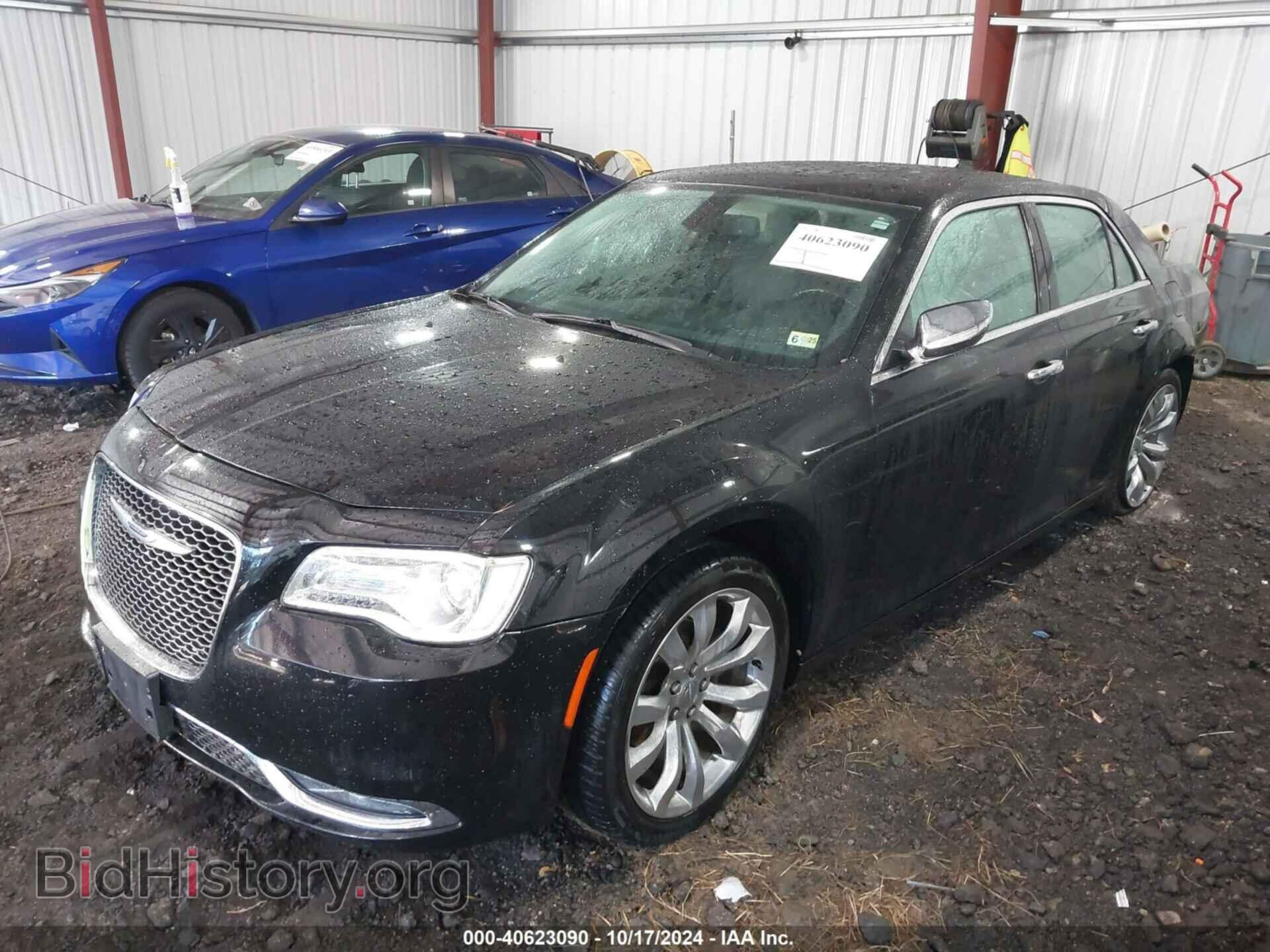 2019 CHRYSLER 300 - VIN: 2C3CCAEG0KH528544 - Фото 2