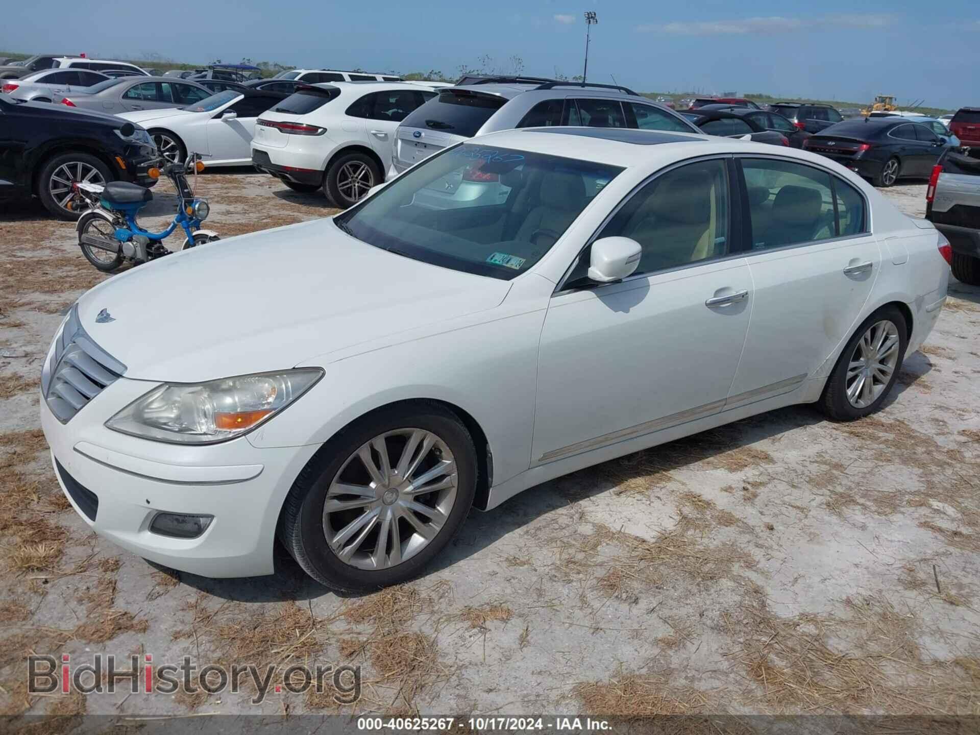 2009 HYUNDAI GENESIS - VIN: KMHGC46FX9U044100 - Фото 2