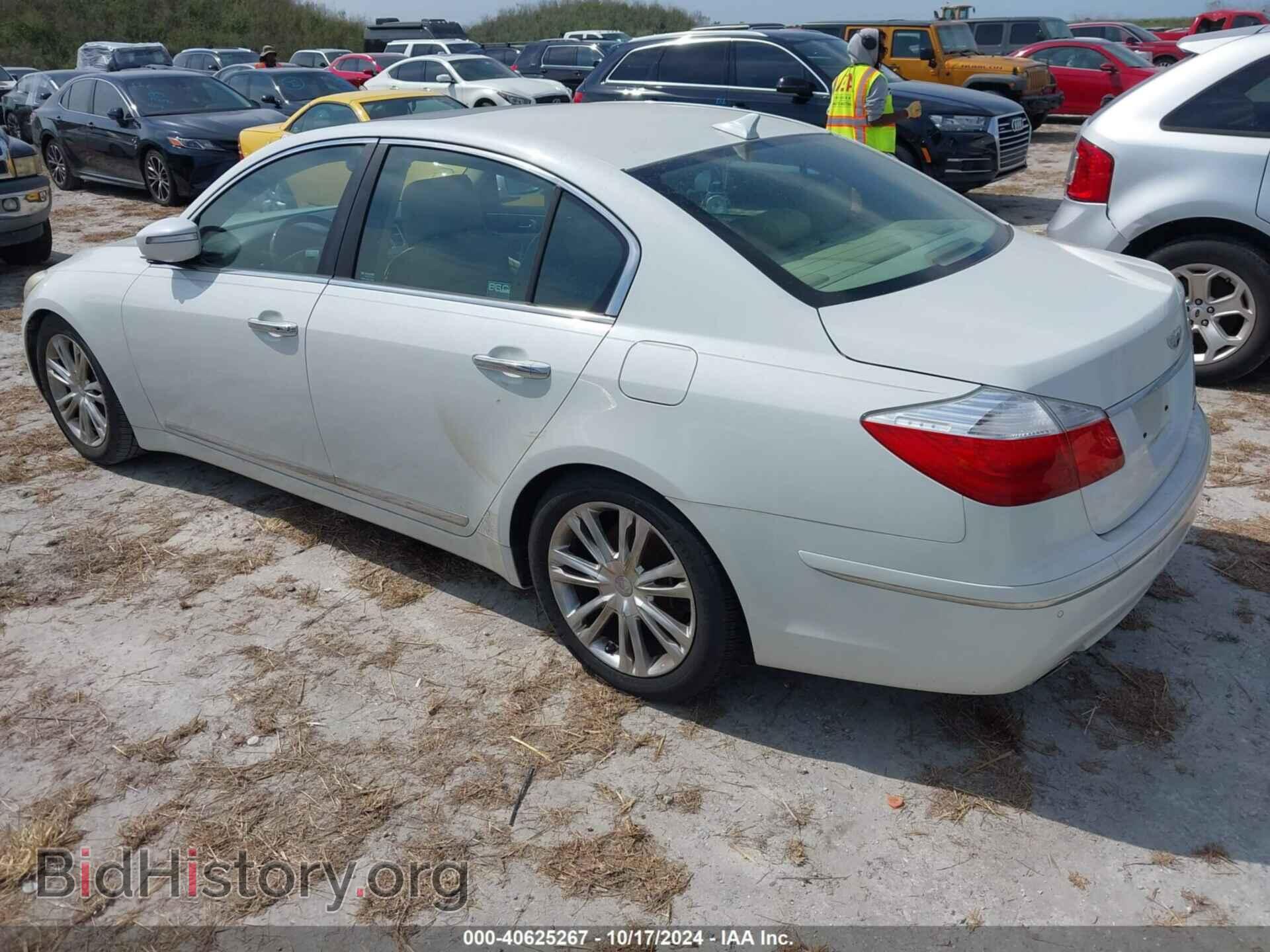 2009 HYUNDAI GENESIS - VIN: KMHGC46FX9U044100 - Фото 3
