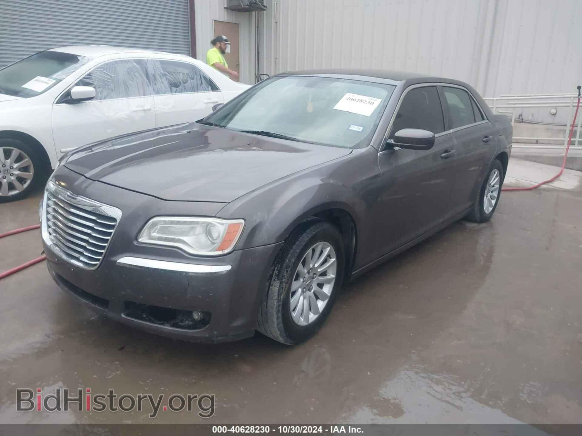 2013 CHRYSLER 300 - VIN: 2C3CCAAG1DH588504 - Фото 2