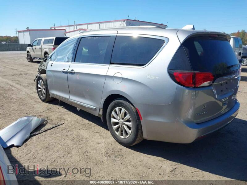 2017 Chrysler PACIFICA (VIN 2C4RC1BG3HR837390) — photo 3 of 16