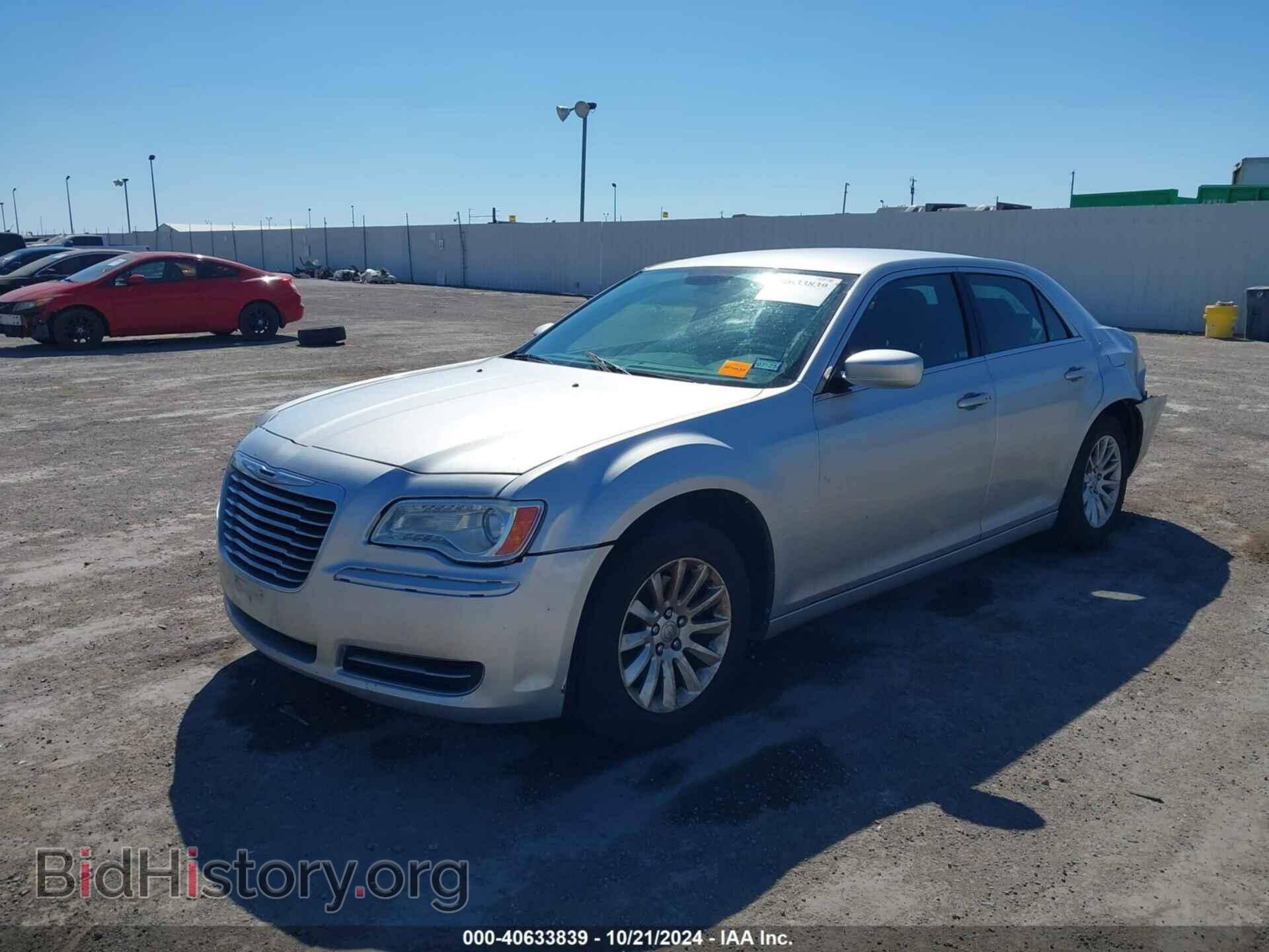 2012 CHRYSLER 300 - VIN: 2C3CCAAG1CH175660 - Фото 2
