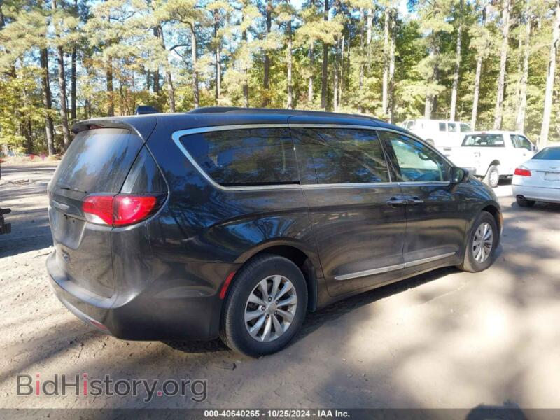 2017 Chrysler PACIFICA (VIN 2C4RC1BG8HR788025) — фото 4 из 16