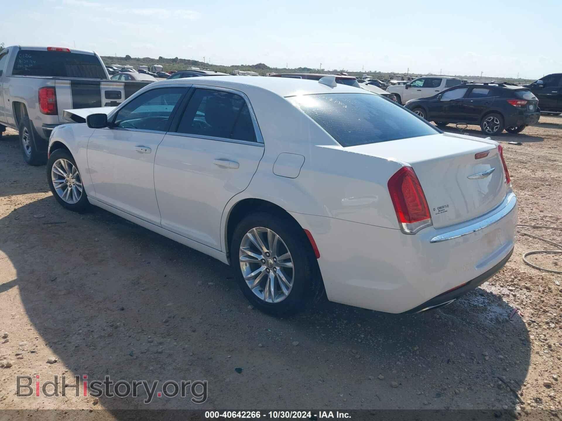 2018 CHRYSLER 300 - VIN: 2C3CCAAG2JH342475 - Фото 3