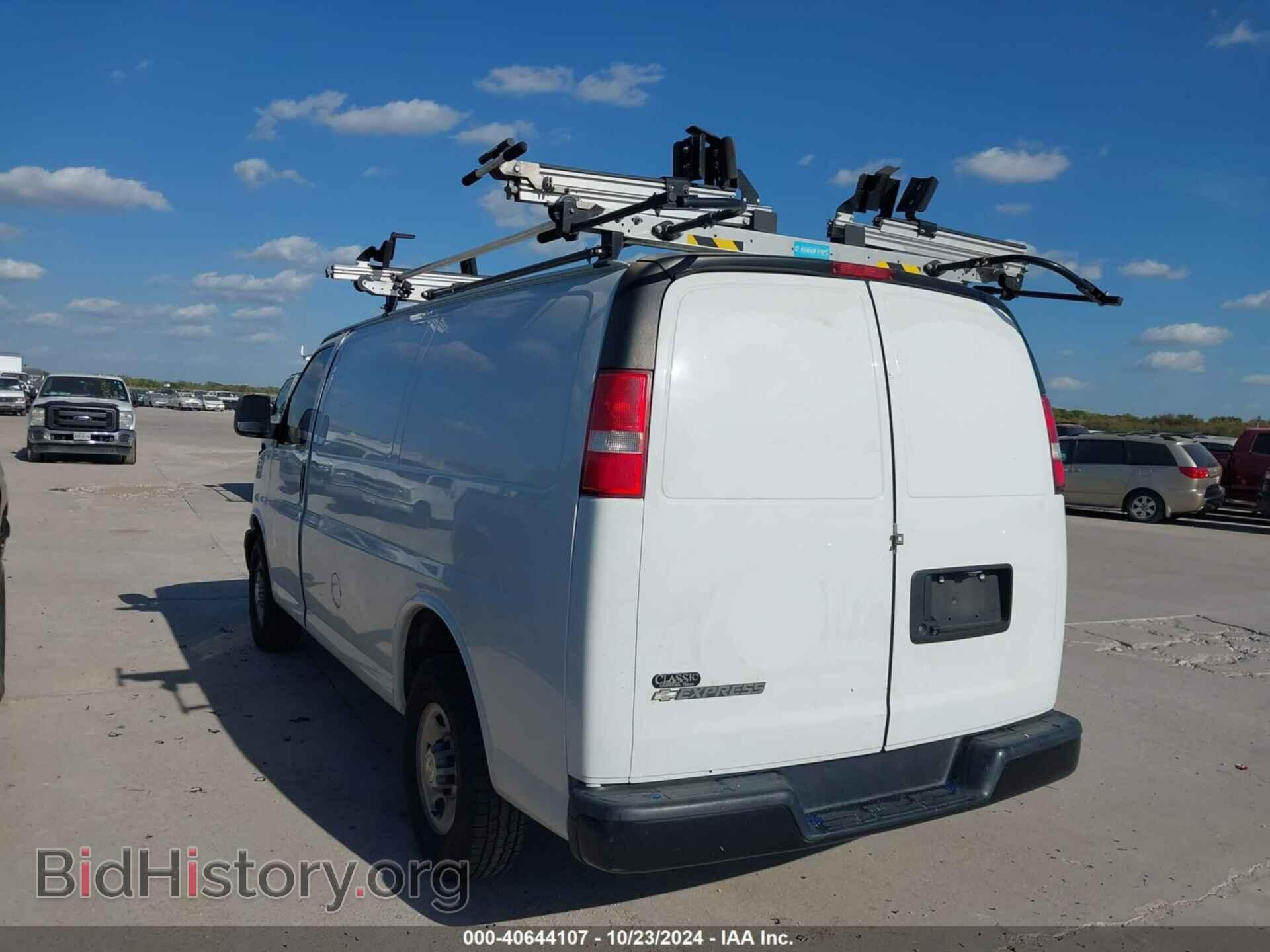 2019 CHEVROLET EXPRESS 2500 - VIN: 1GCWGAFP3K1317221 - Фото 3