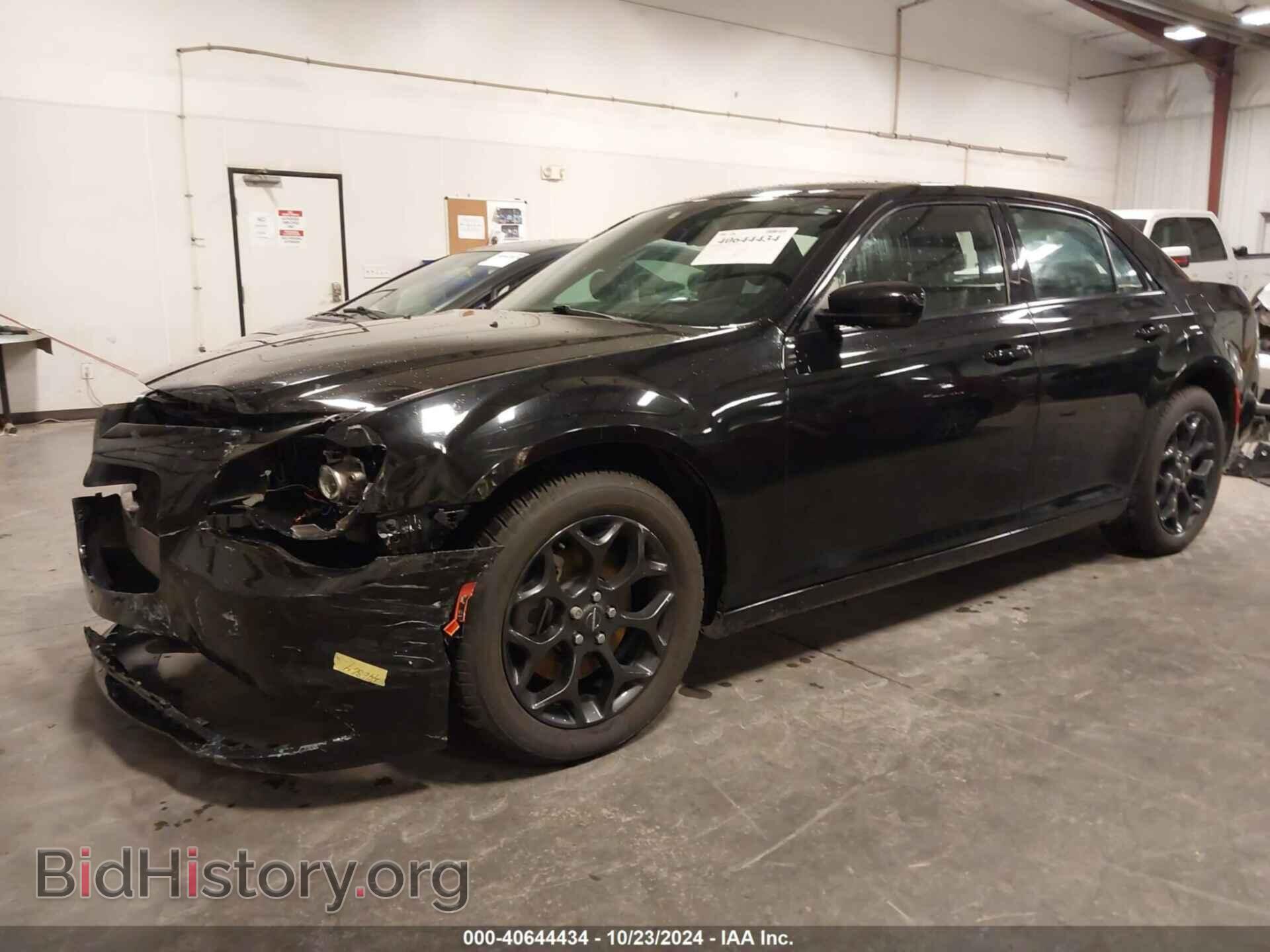 2019 CHRYSLER 300 - VIN: 2C3CCAGG2KH569805 - Фото 2