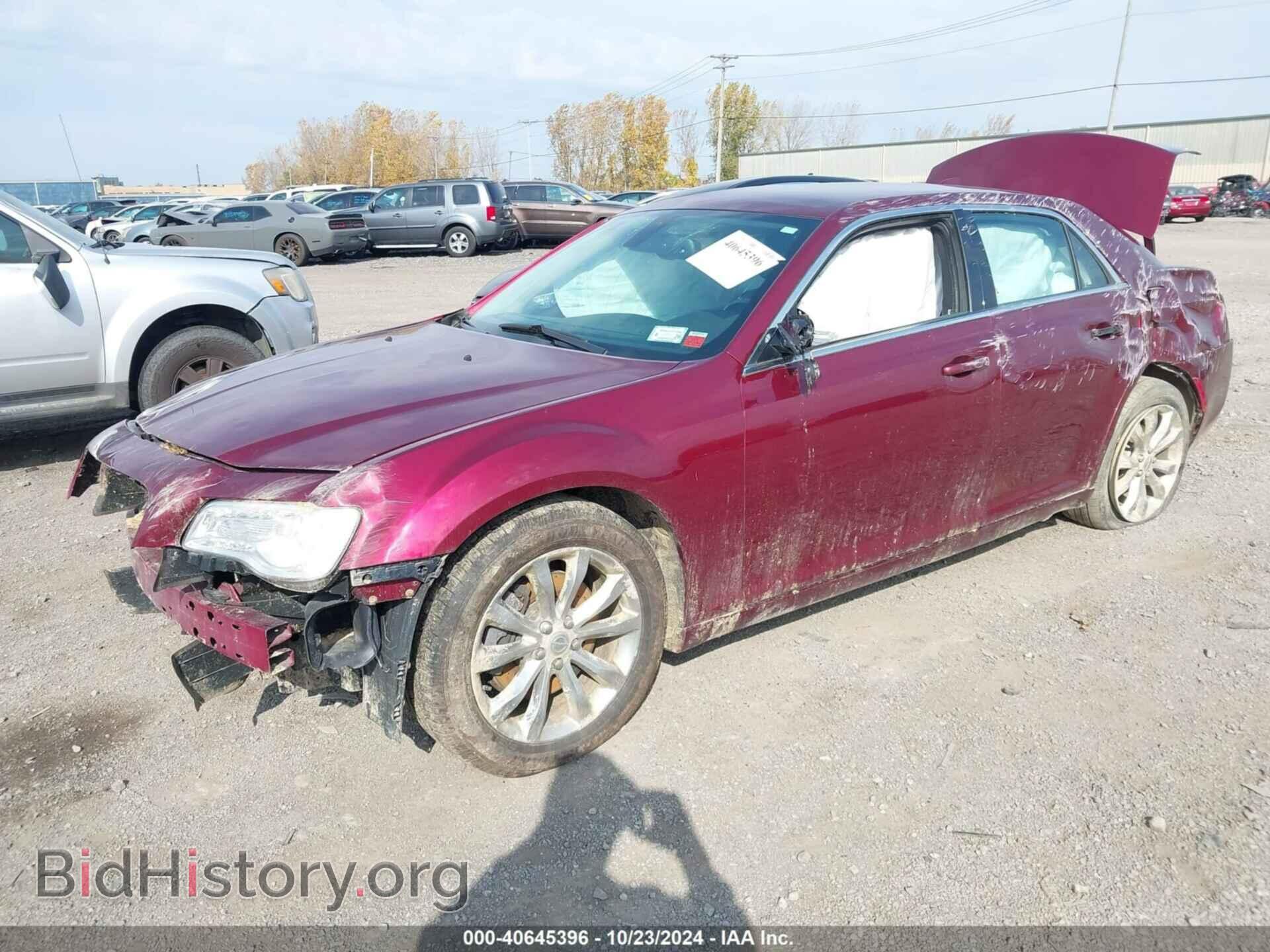 2016 CHRYSLER 300 - VIN: 2C3CCARG0GH270558 - Фото 2