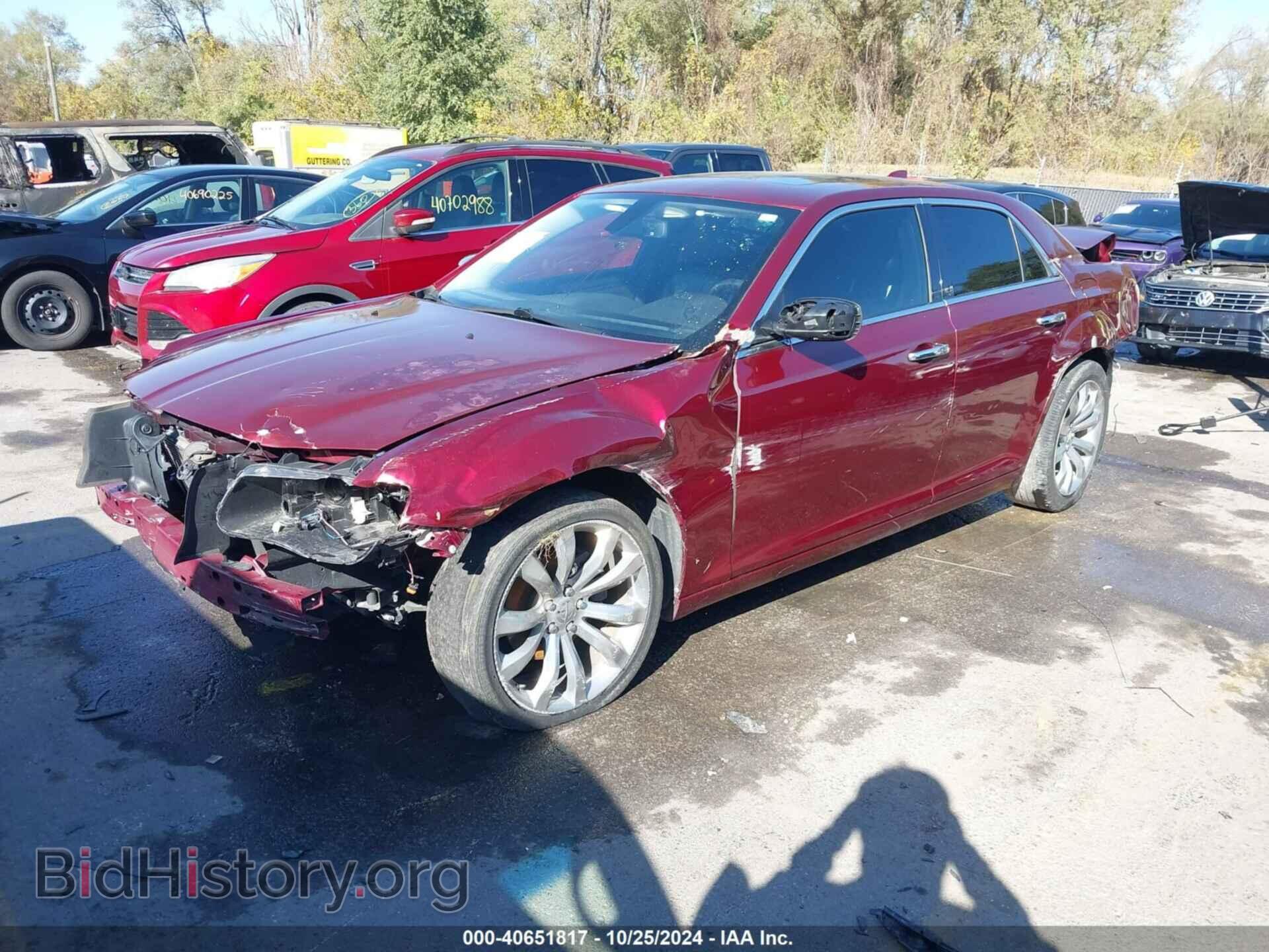 2019 CHRYSLER 300 - VIN: 2C3CCAEGXKH577475 - Фото 2