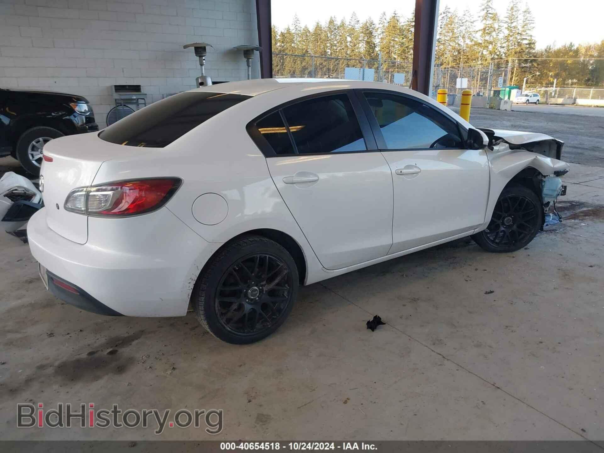 2011 MAZDA MAZDA3 - VIN: JM1BL1UG2B1431952 - Фото 4