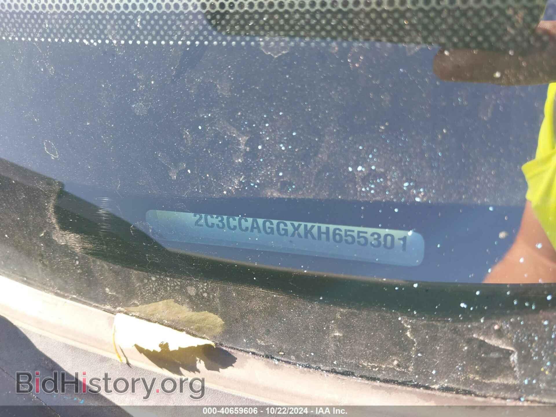 2019 CHRYSLER 300 - VIN: 2C3CCAGGXKH655301 - Фото 9