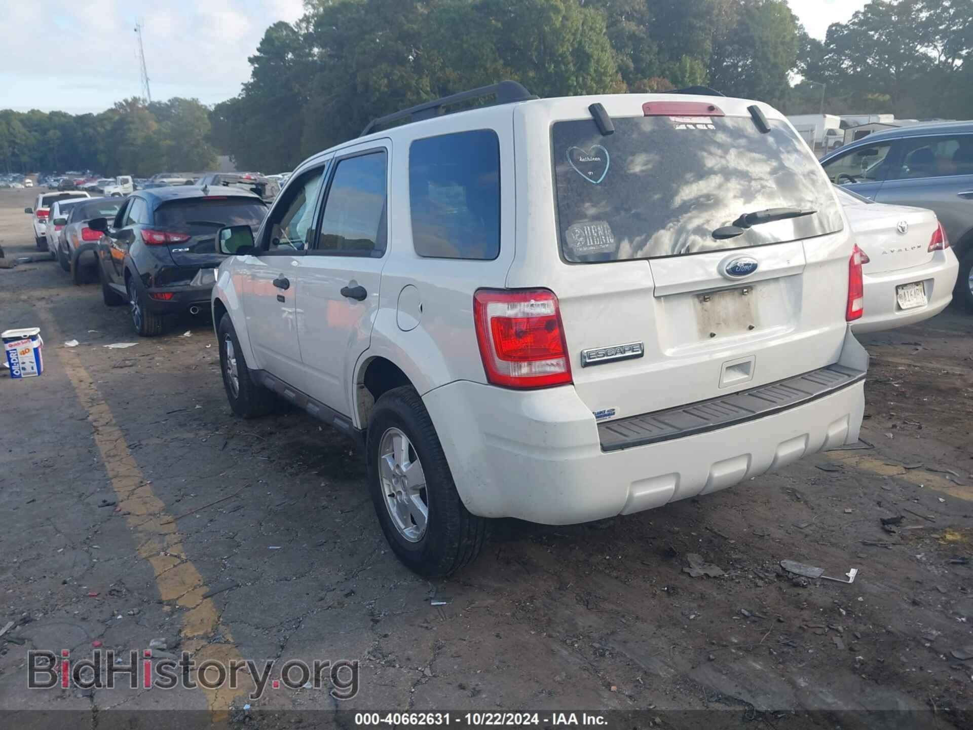 2011 FORD ESCAPE - VIN: 1FMCU0D77BKB12466 - Фото 3