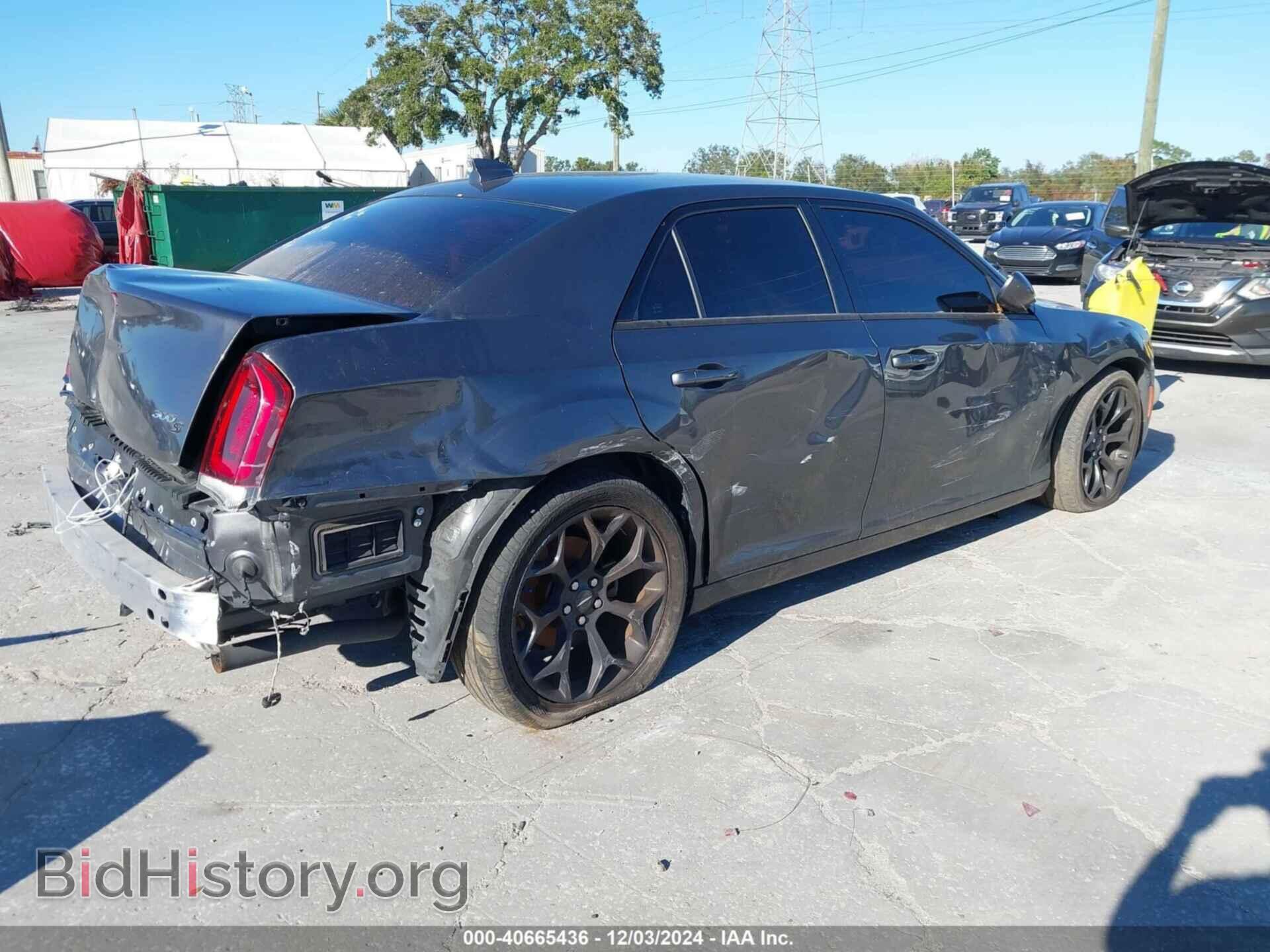 2019 CHRYSLER 300 - VIN: 2C3CCABG1KH638104 - Фото 4