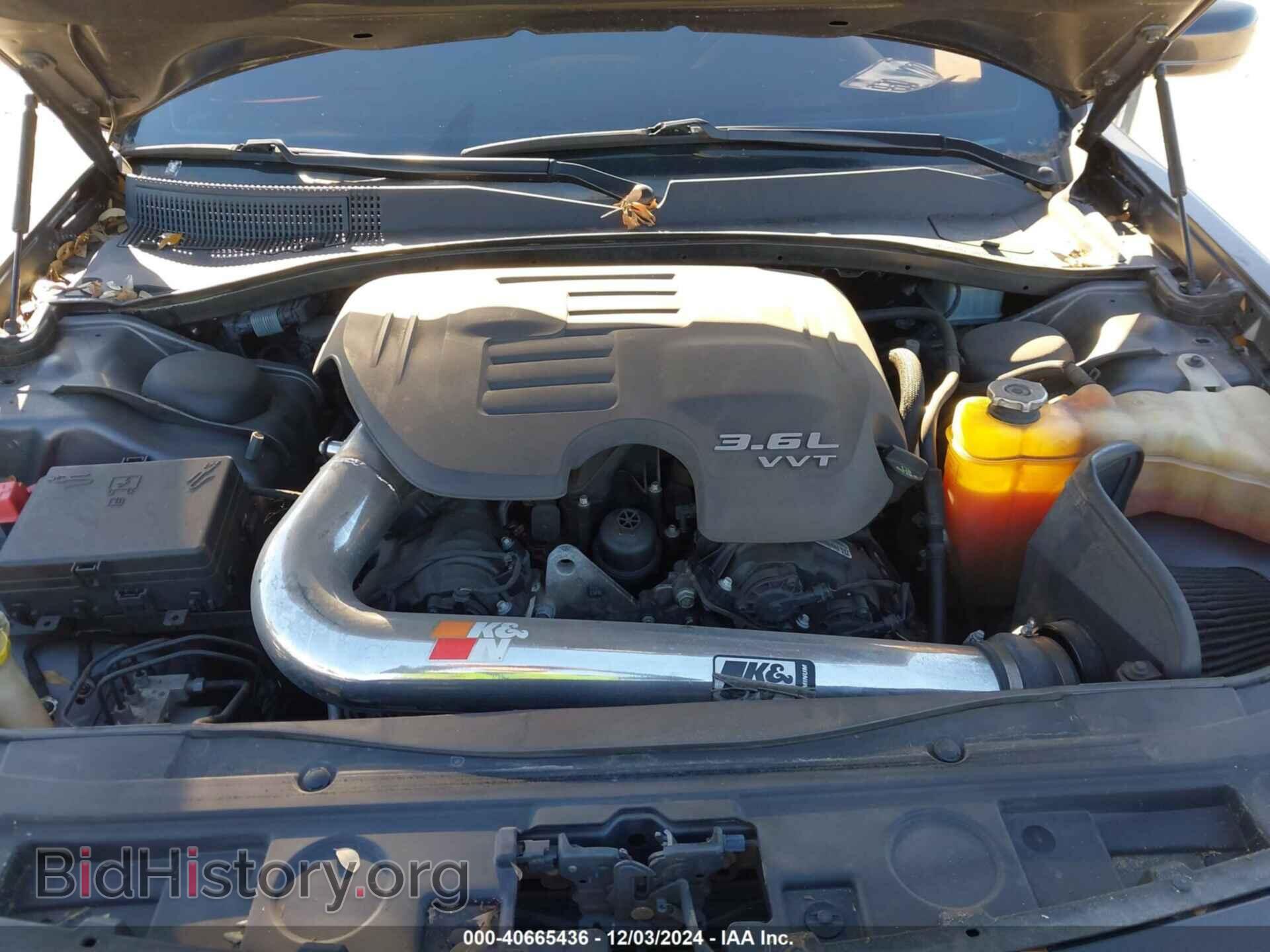 2019 CHRYSLER 300 - VIN: 2C3CCABG1KH638104 - Фото 10