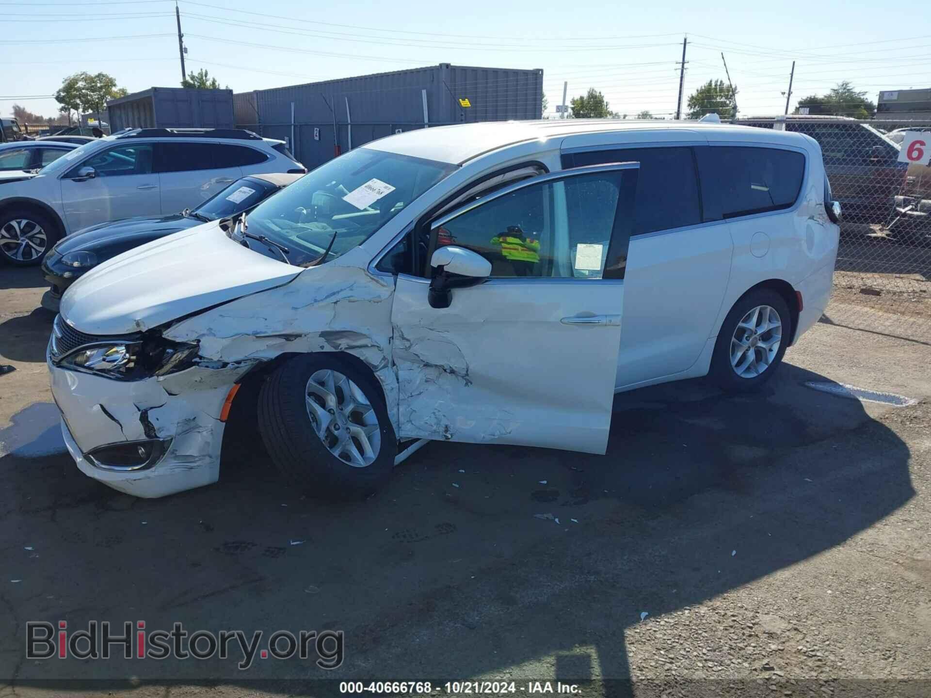 2017 CHRYSLER PACIFICA - VIN: 2C4RC1BG5HR844888 - Фото 2