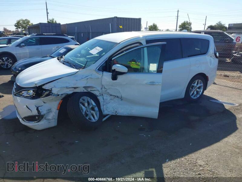 2017 Chrysler PACIFICA (VIN 2C4RC1BG5HR844888) — photo 2 of 16