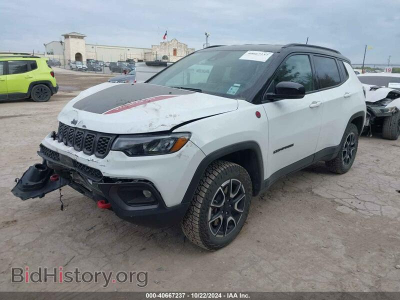 2024 Jeep COMPASS (VIN 3C4NJDDN0RT117769) — photo 2 of 19