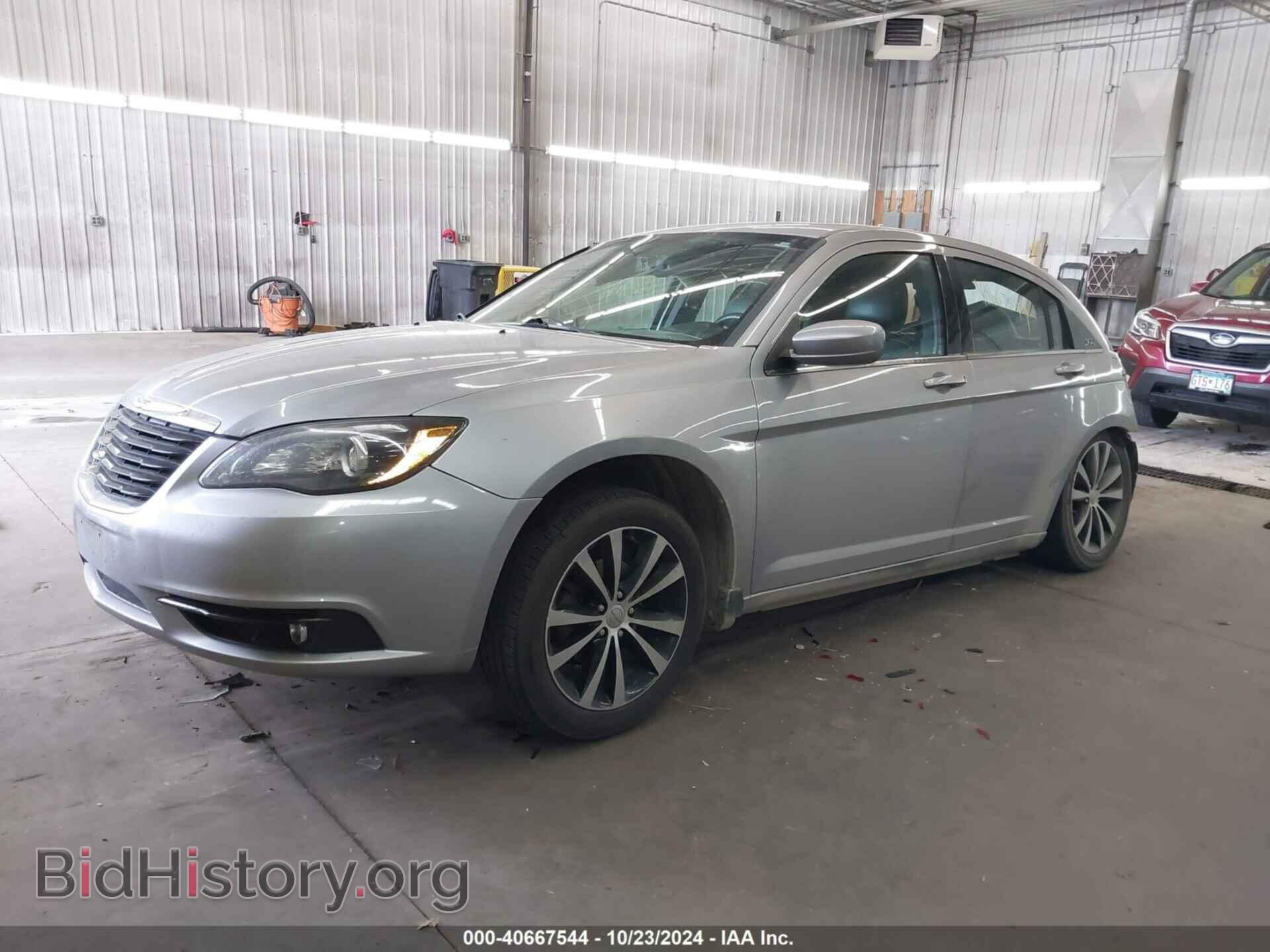 2013 CHRYSLER 200 - VIN: 1C3CCBCG3DN729373 - Фото 2