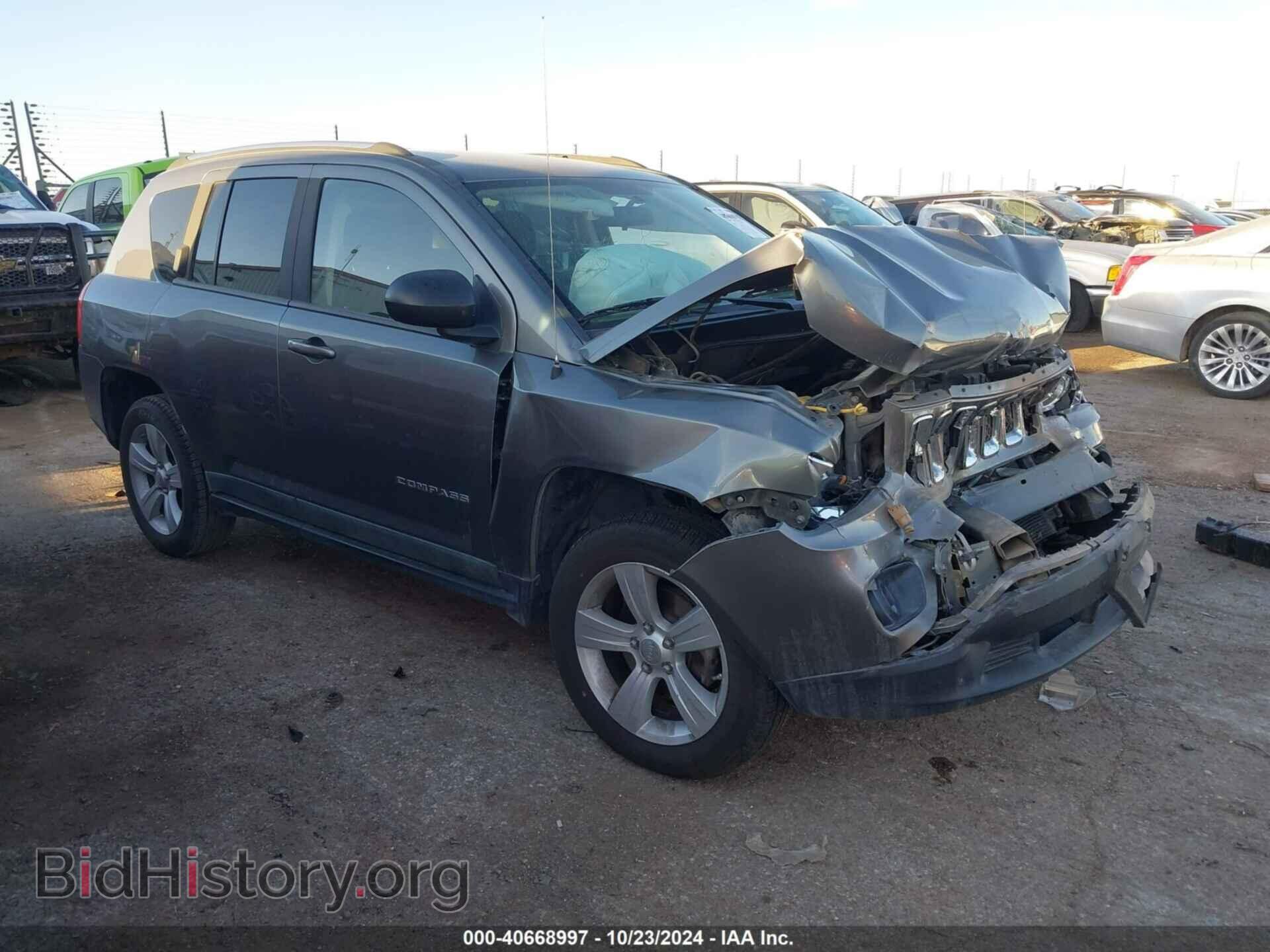 Photo 1J4NT1FA2BD253359 - JEEP COMPASS 2011