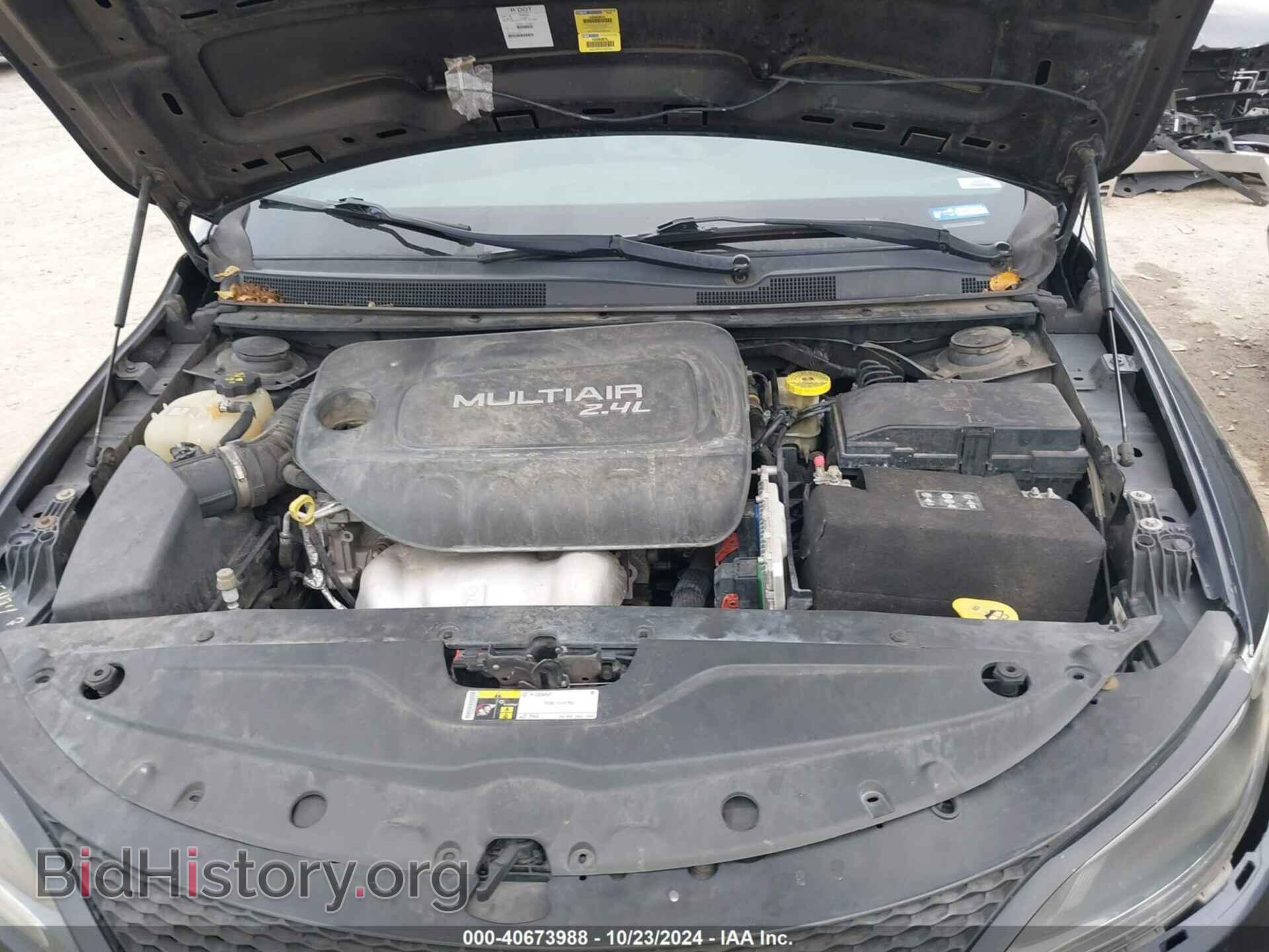 2016 CHRYSLER 200 - VIN: 1C3CCCBB3GN175090 - Фото 10