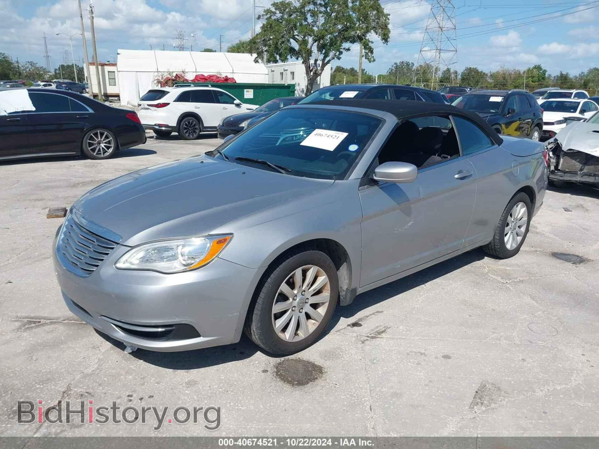 2013 CHRYSLER 200 - VIN: 1C3BCBEB0DN526731 - Фото 2