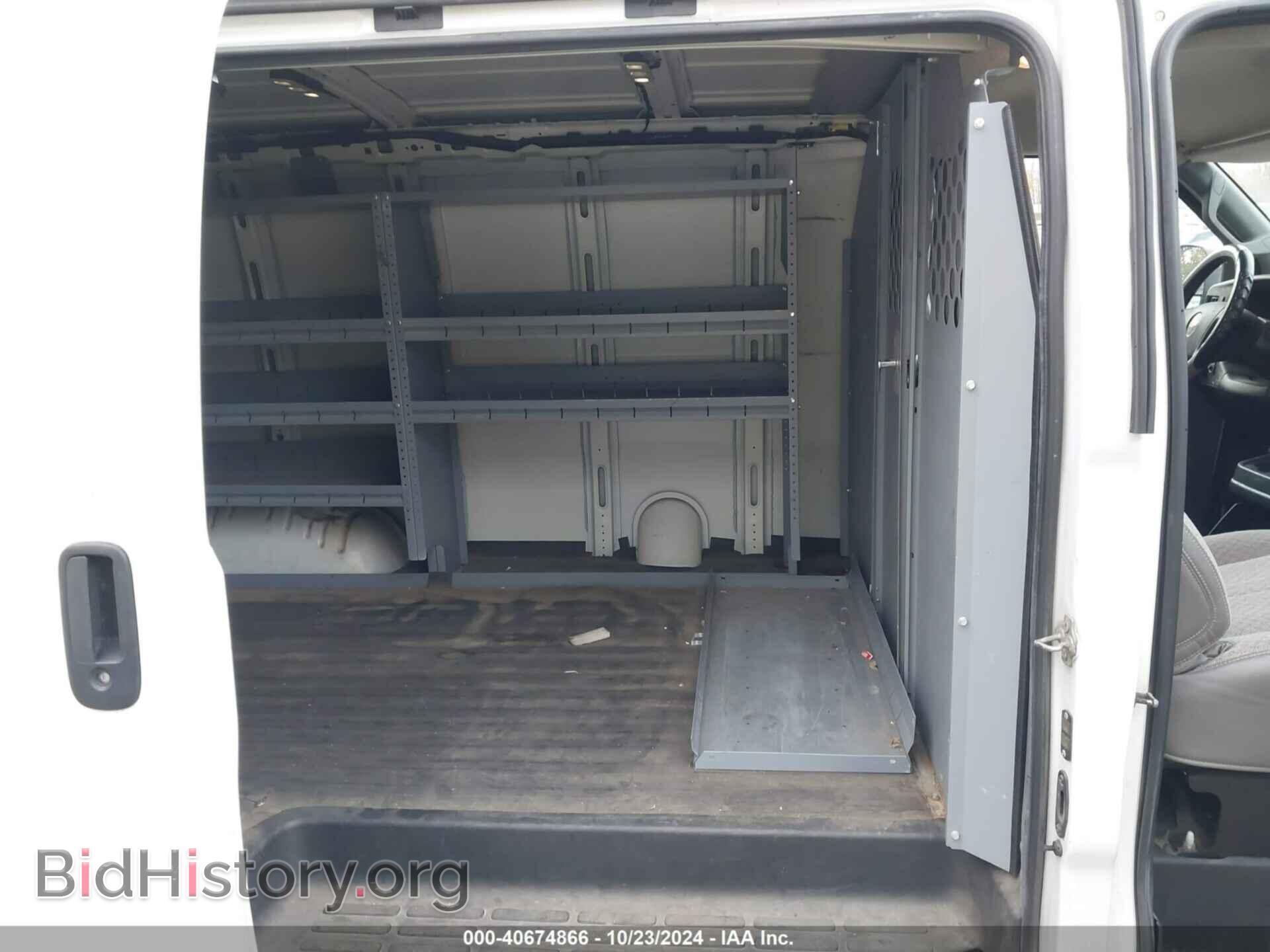 2017 CHEVROLET EXPRESS 2500 - VIN: 1GCWGAFF6H1135108 - Фото 8