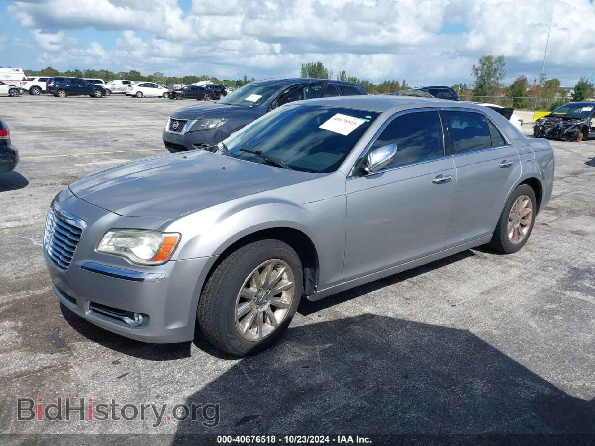 2011 CHRYSLER 300 - VIN: 2C3CA5CG9BH523715 - Фото 2