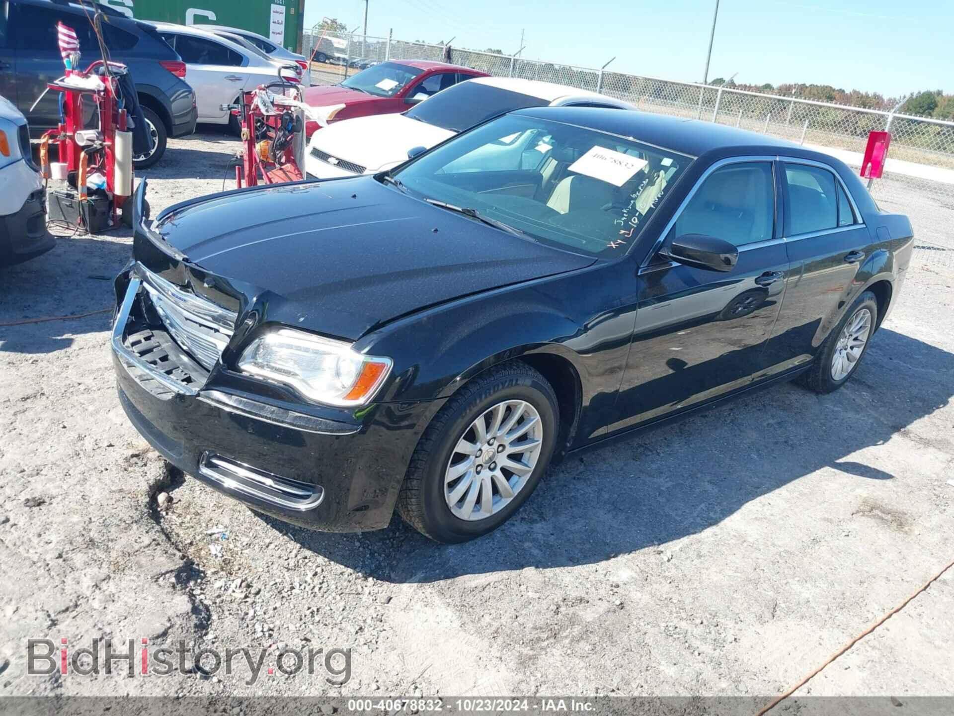 2013 CHRYSLER 300 - VIN: 2C3CCAAG2DH529087 - Фото 2