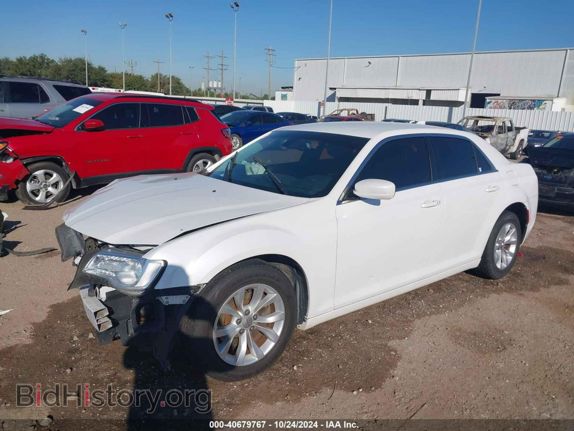 2015 CHRYSLER 300 - VIN: 2C3CCAAG3FH868220 - Фото 2