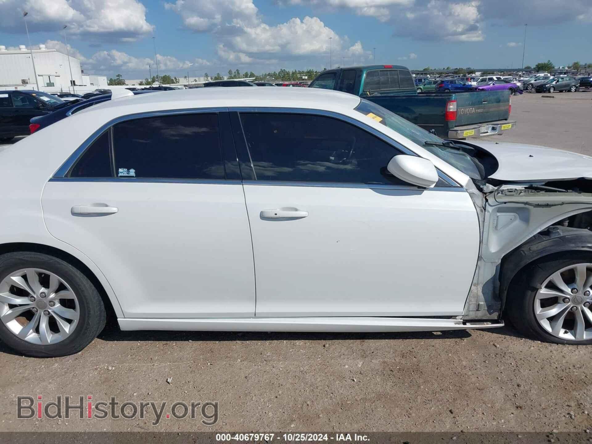 2015 CHRYSLER 300 - VIN: 2C3CCAAG3FH868220 - Фото 13