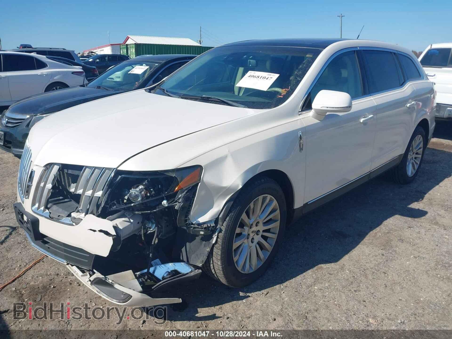 2011 LINCOLN MKT - VIN: 2LMHJ5AR6BBJ54367 - Photo 2