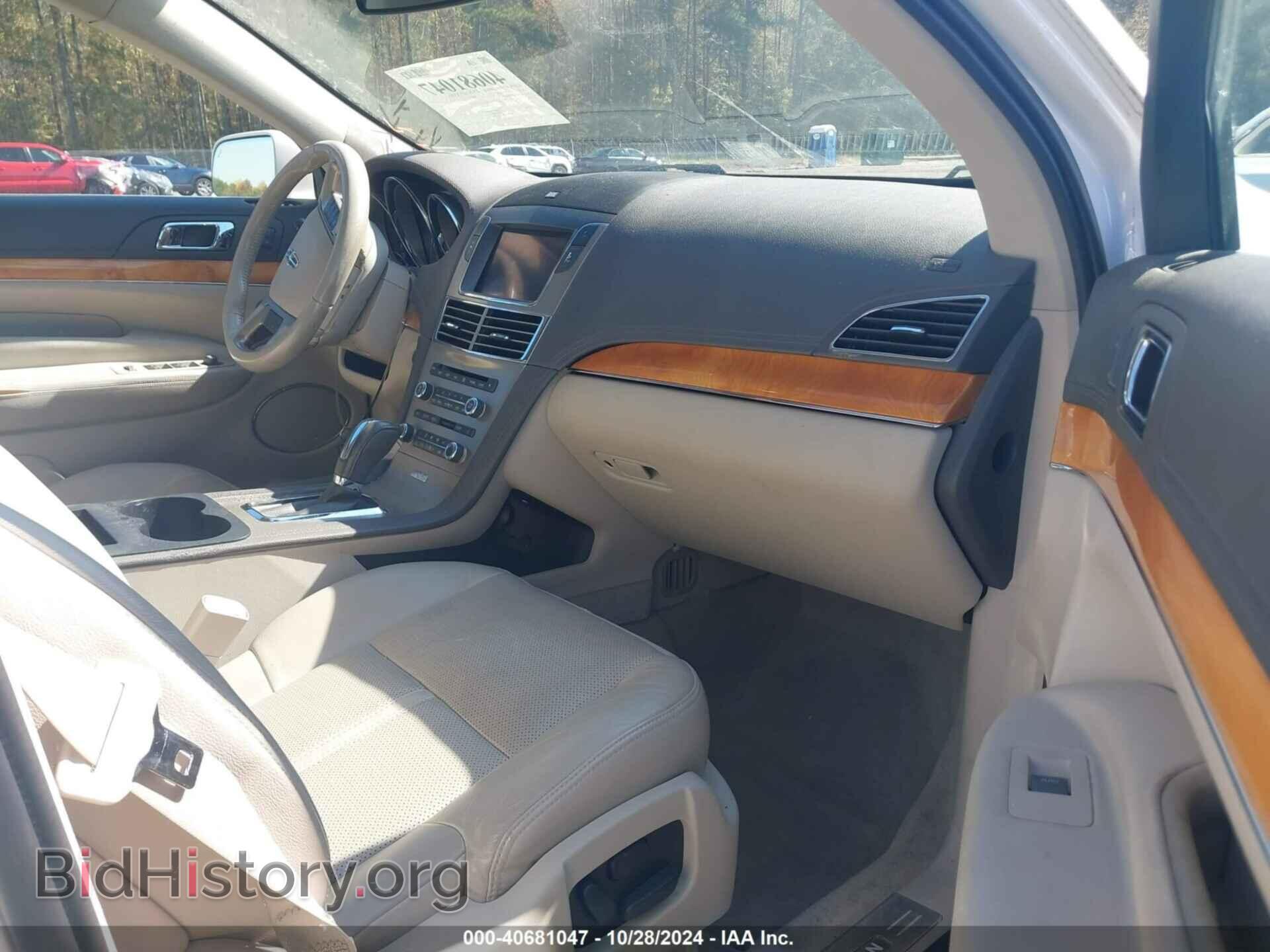 2011 LINCOLN MKT - VIN: 2LMHJ5AR6BBJ54367 - Photo 5