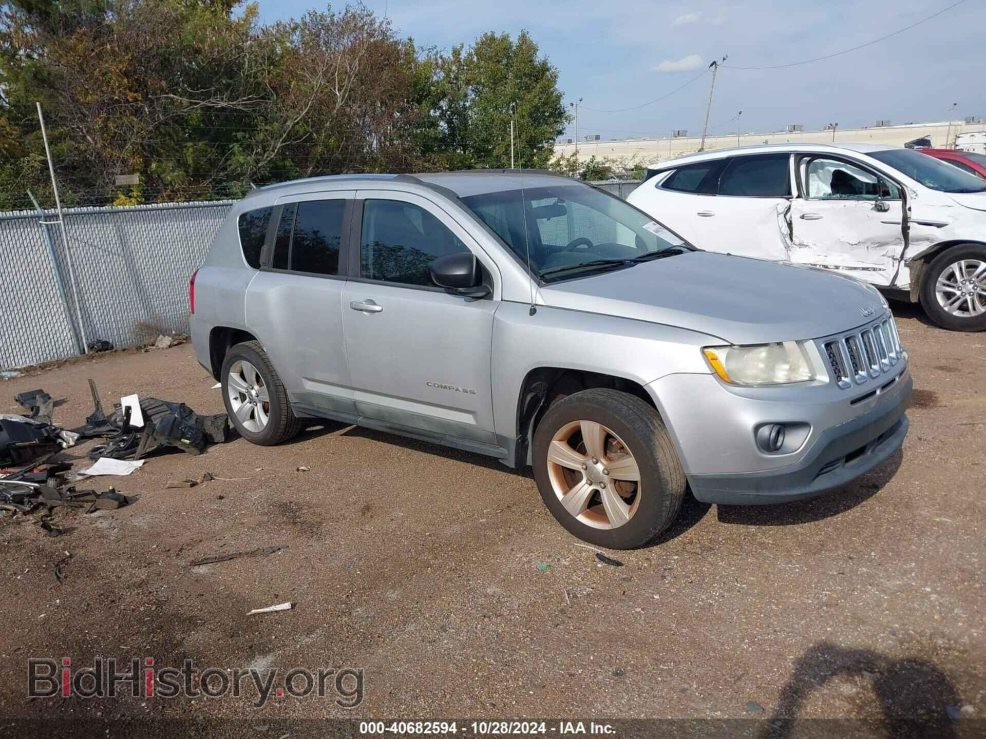 Photo 1J4NT1FB1BD155836 - JEEP COMPASS 2011