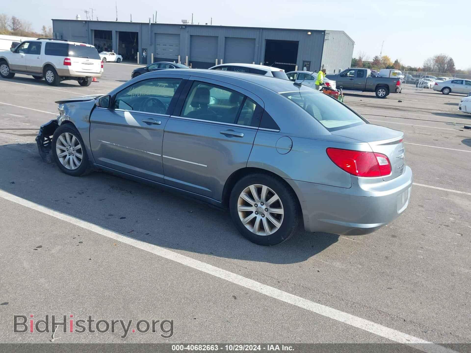 2010 CHRYSLER SEBRING - VIN: 1C3CC5FB4AN111928 - Фото 3