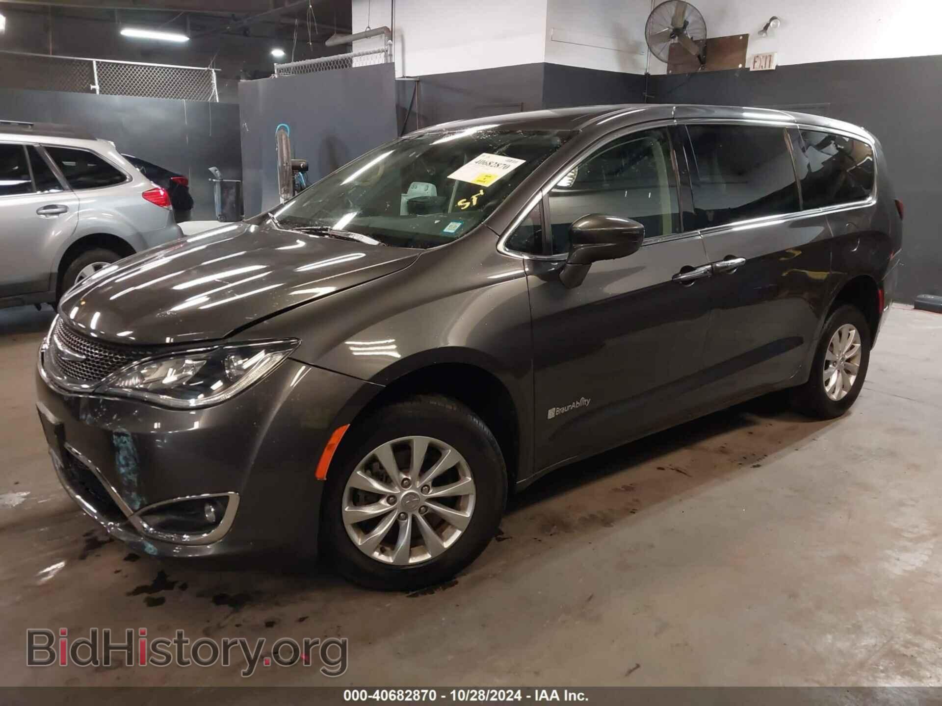 2018 CHRYSLER PACIFICA - VIN: 2C4RC1FG0JR305840 - Фото 2