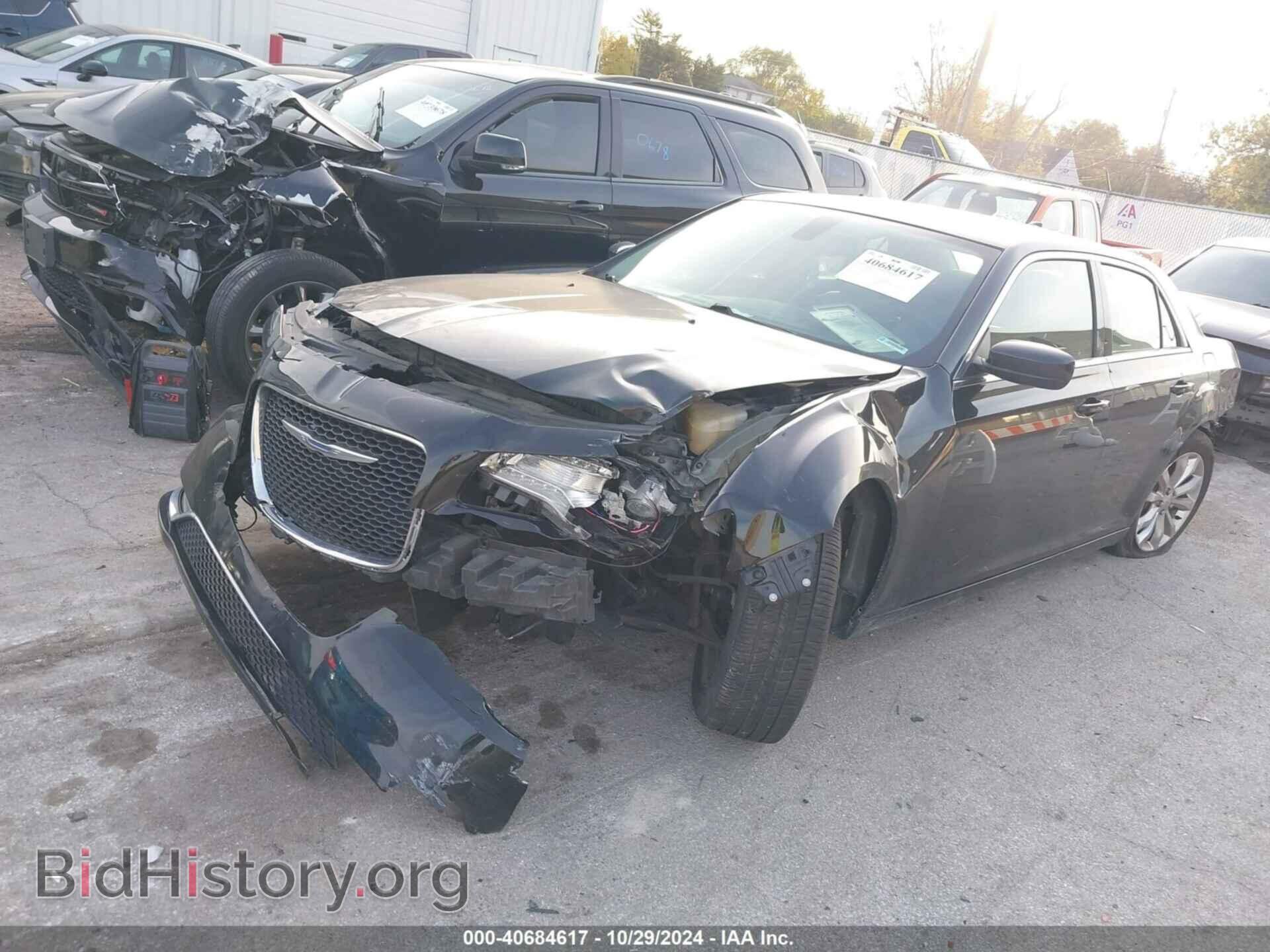 2017 CHRYSLER 300 - VIN: 2C3CCARG4HH616693 - Фото 2