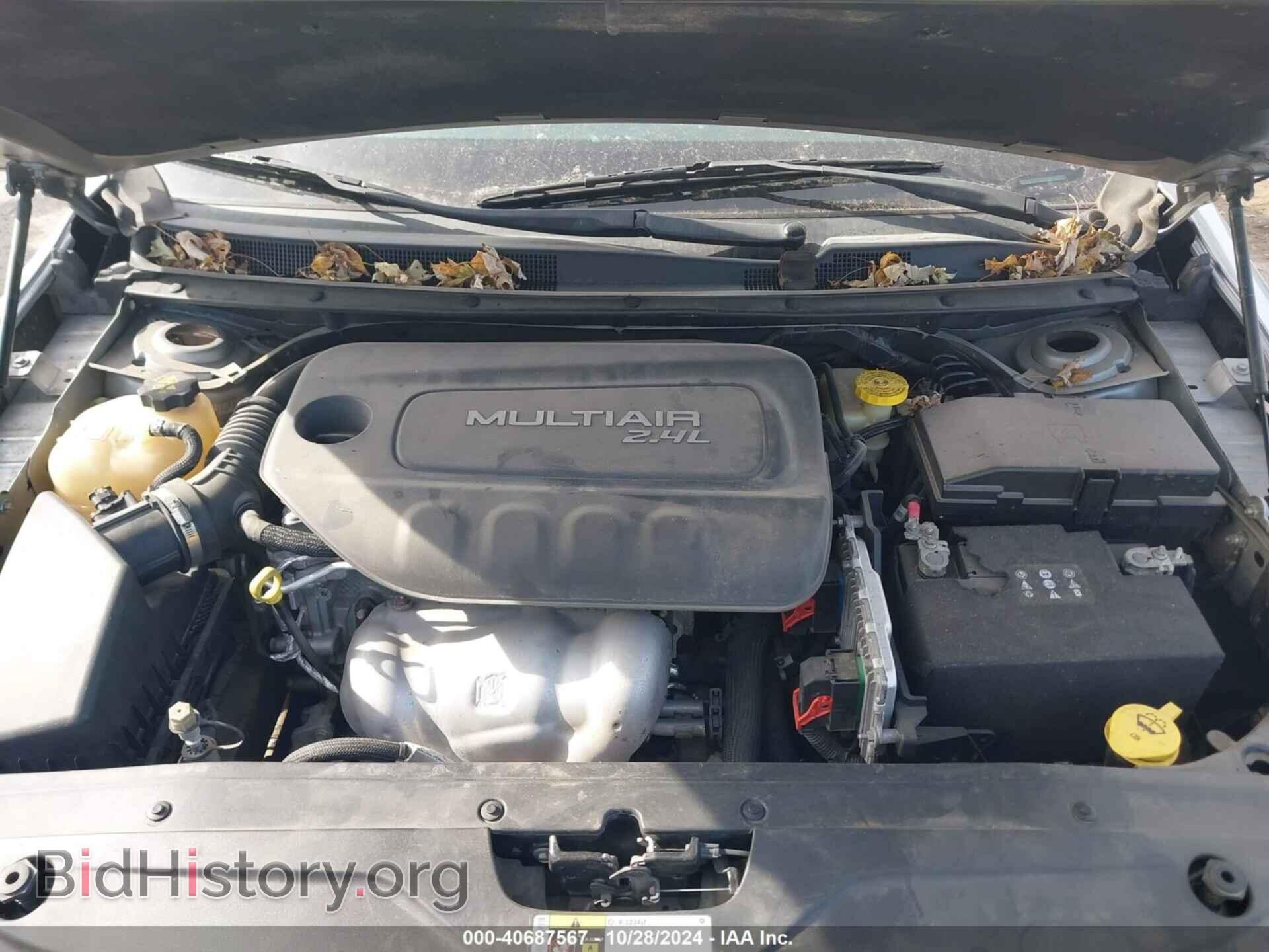 2016 CHRYSLER 200 - VIN: 1C3CCCAB7GN110700 - Фото 10