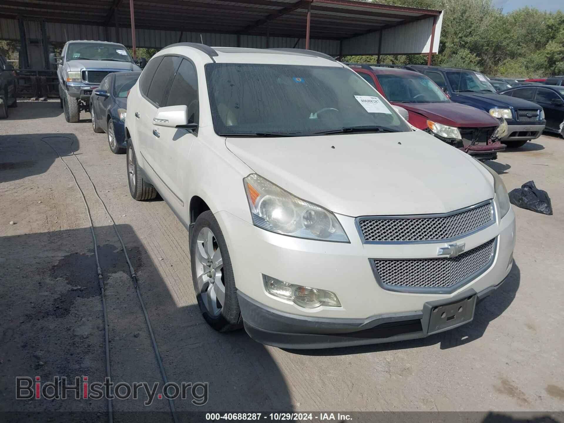 Фотография 1GNKRLED9CJ273889 - CHEVROLET TRAVERSE 2012