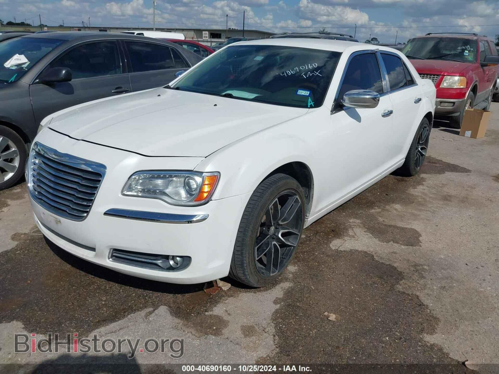 2011 CHRYSLER 300 - VIN: 2C3CA5CG5BH528412 - Фото 2