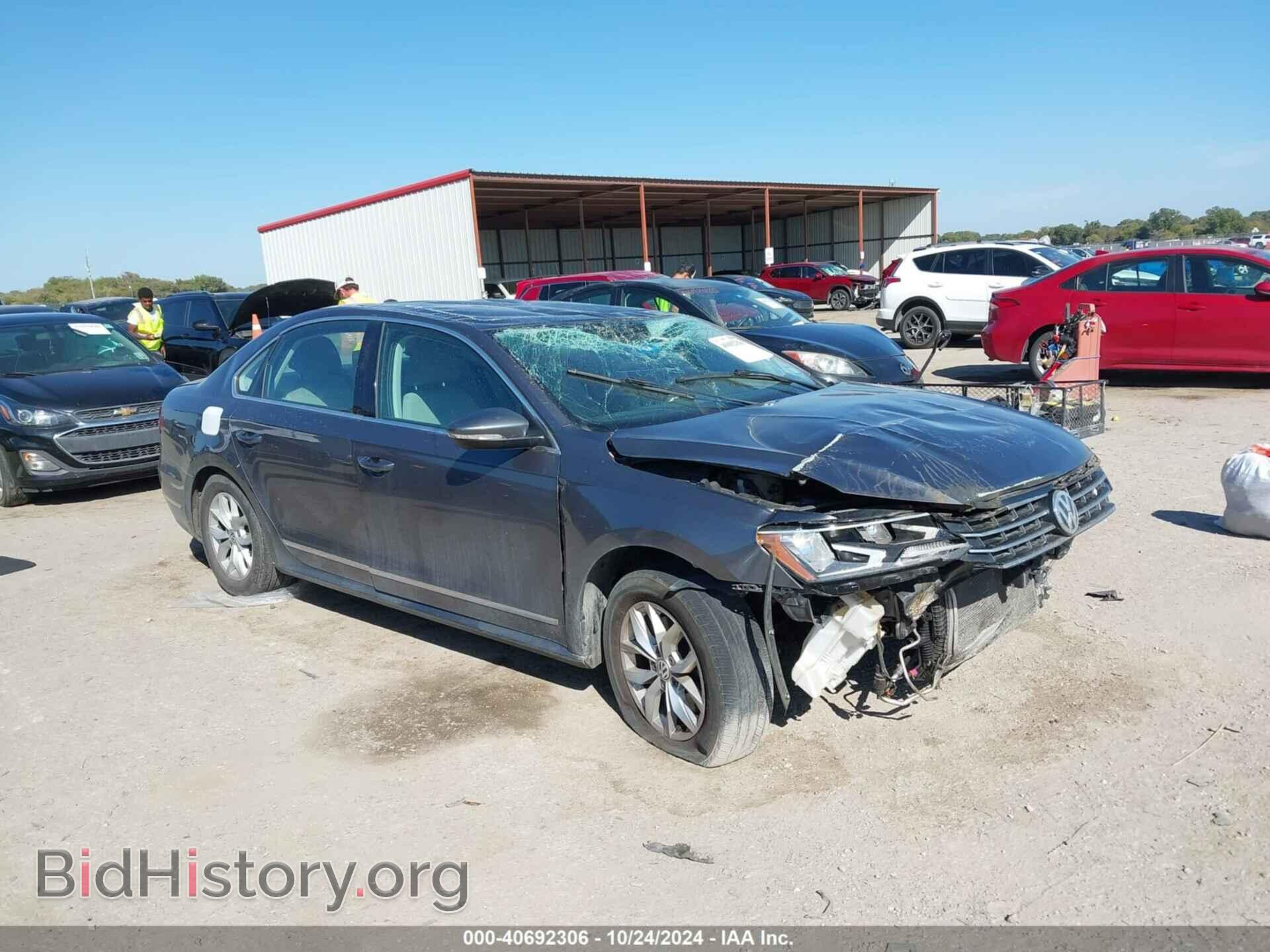 Photo 1VWAT7A37HC076450 - VOLKSWAGEN PASSAT 2017