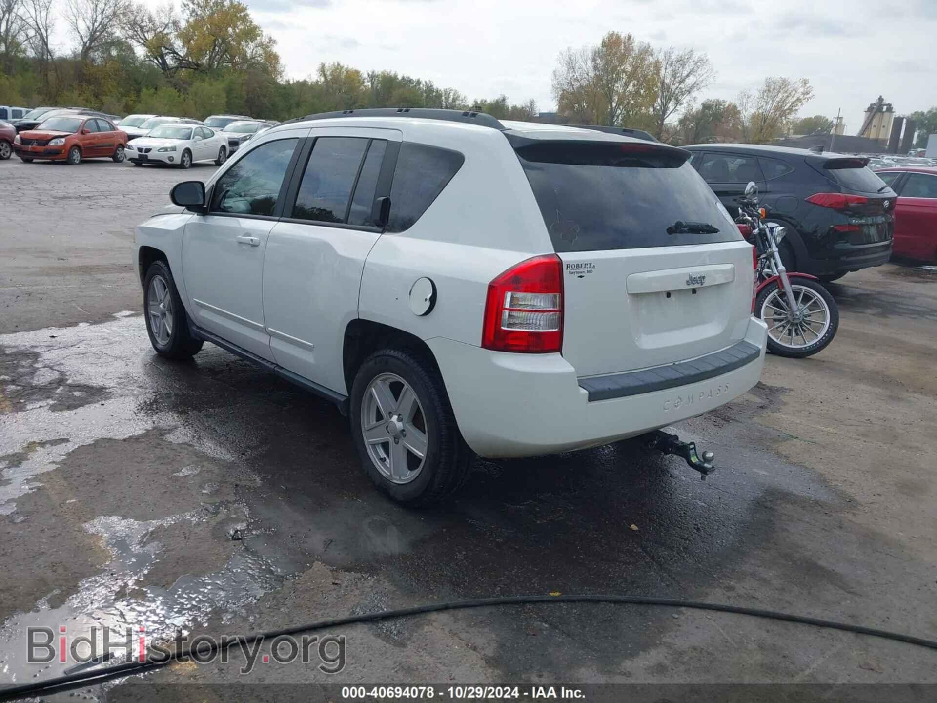 2010 JEEP COMPASS - VIN: 1J4NT4FB3AD554215 - Фото 3