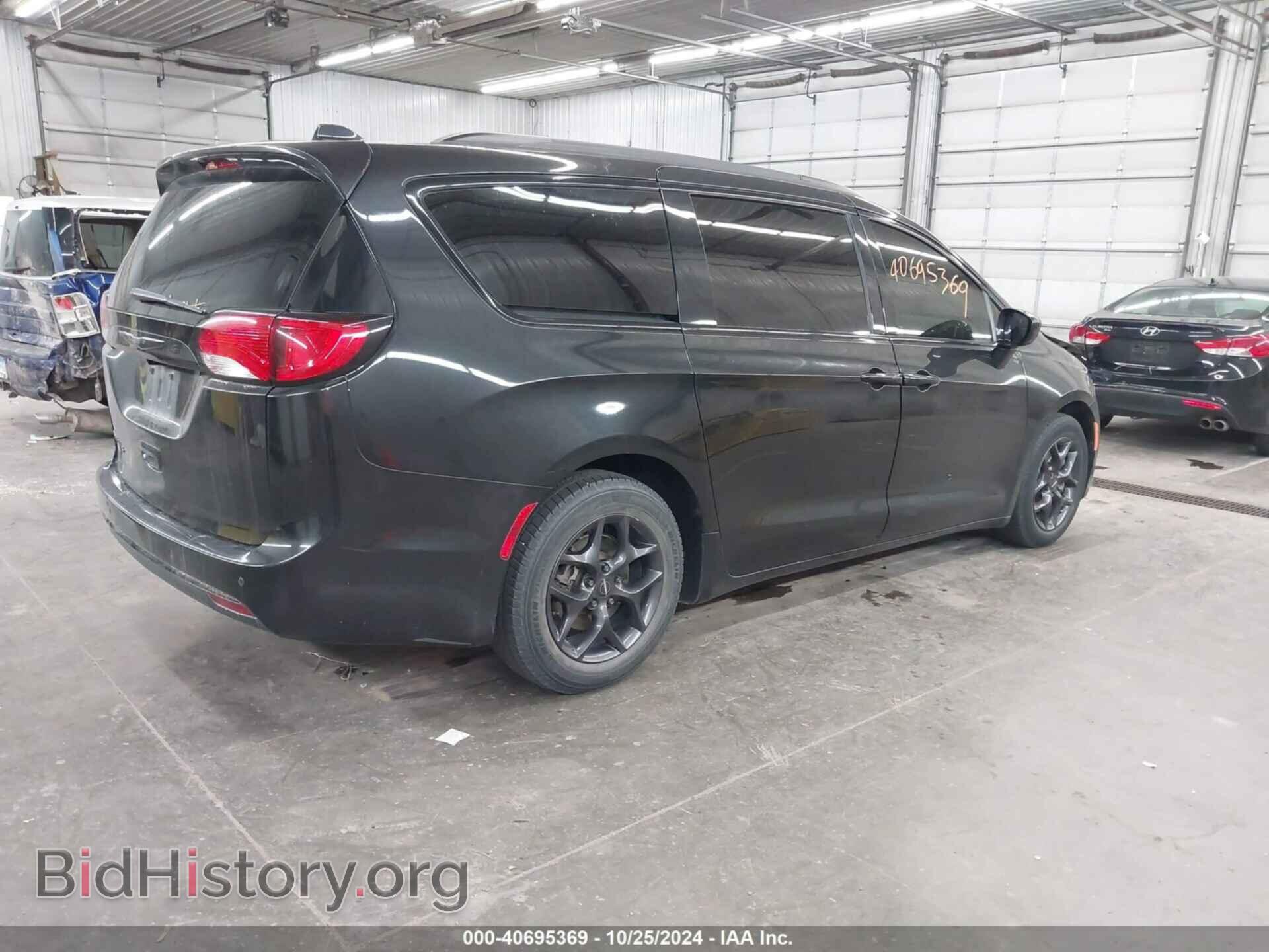 2018 CHRYSLER PACIFICA - VIN: 2C4RC1EG5JR157489 - Фото 4