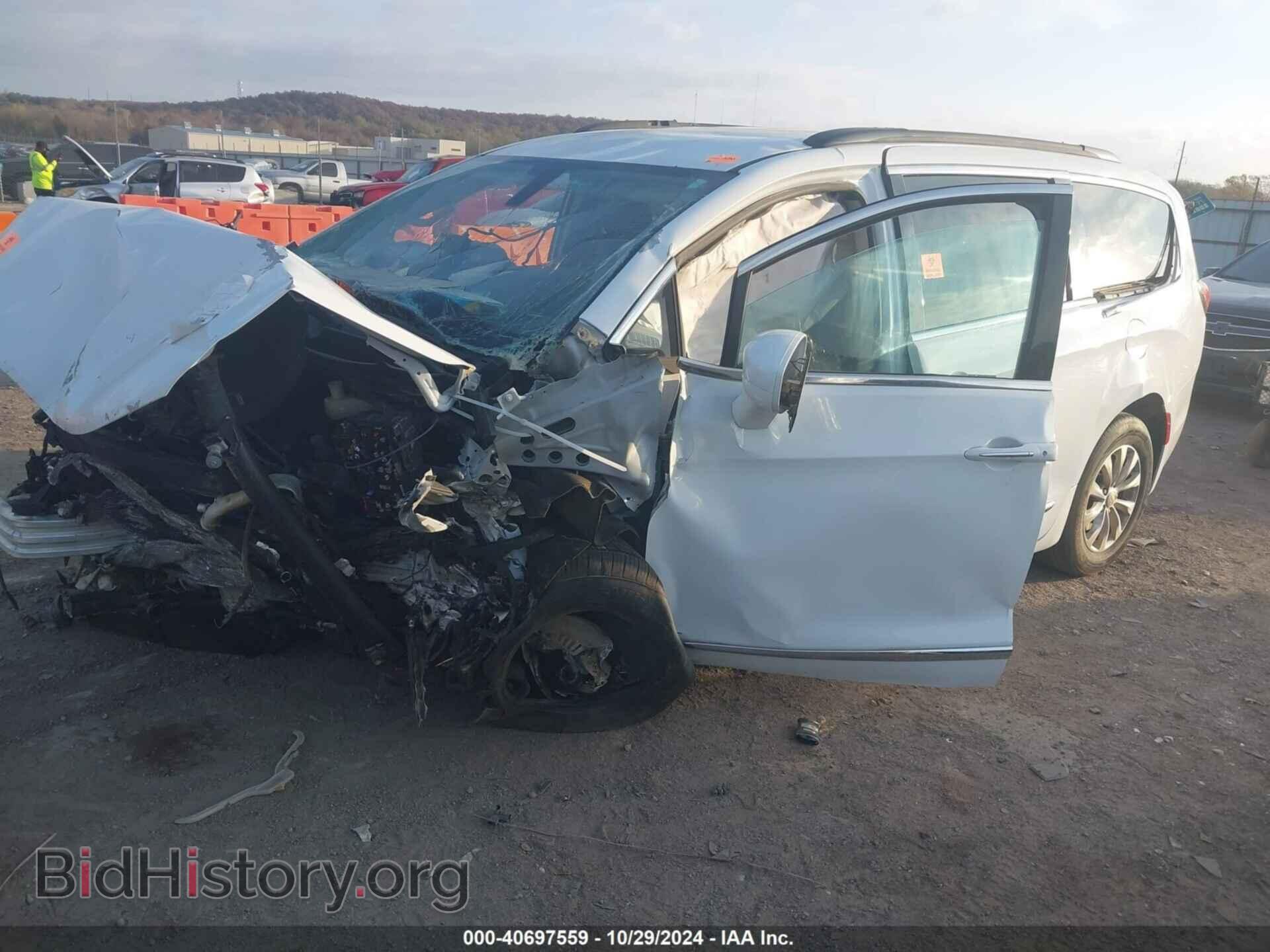 2017 CHRYSLER PACIFICA - VIN: 2C4RC1BG8HR572398 - Фото 2