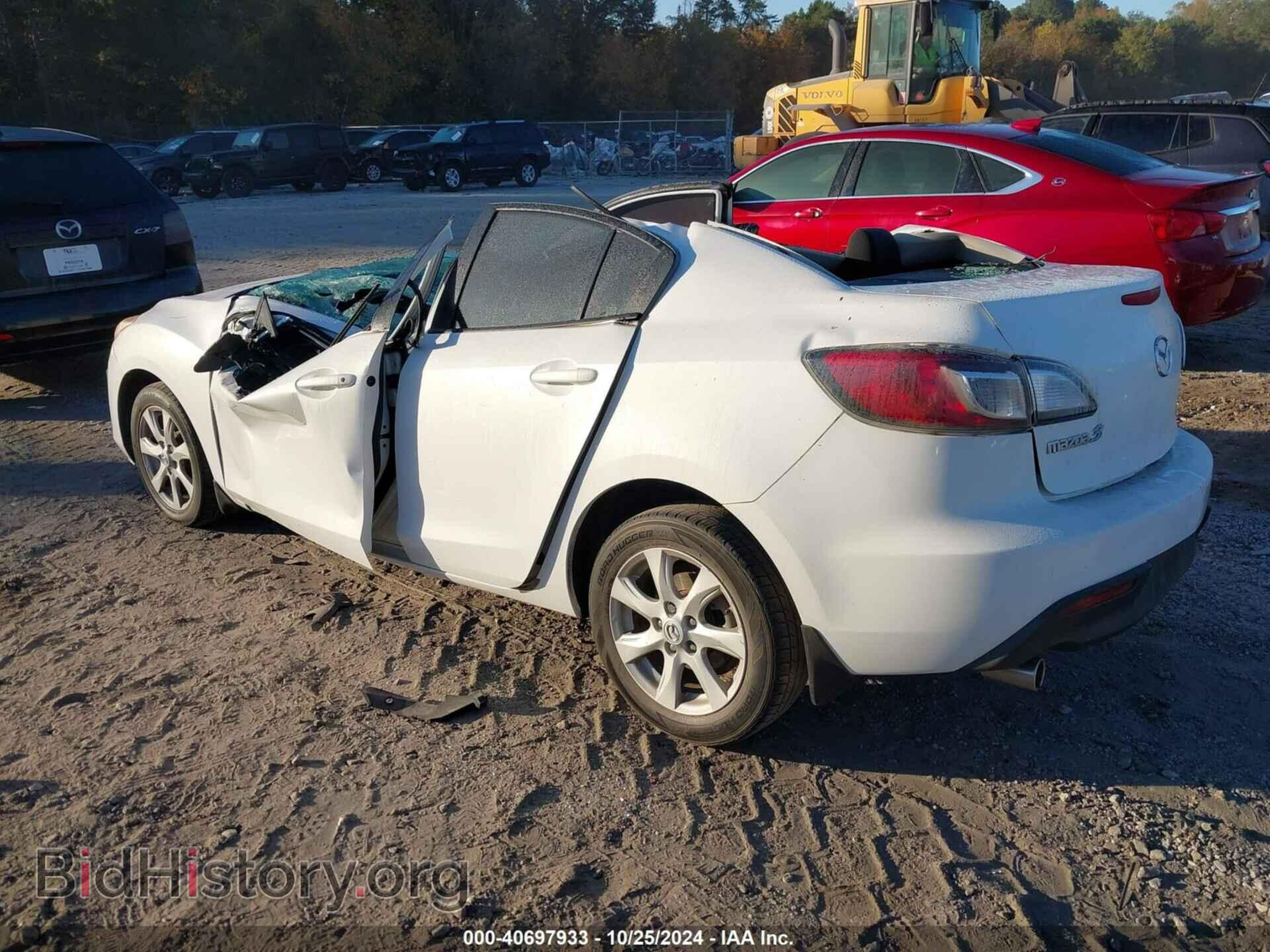 2011 MAZDA MAZDA3 - VIN: JM1BL1VFXB1375376 - Фото 3