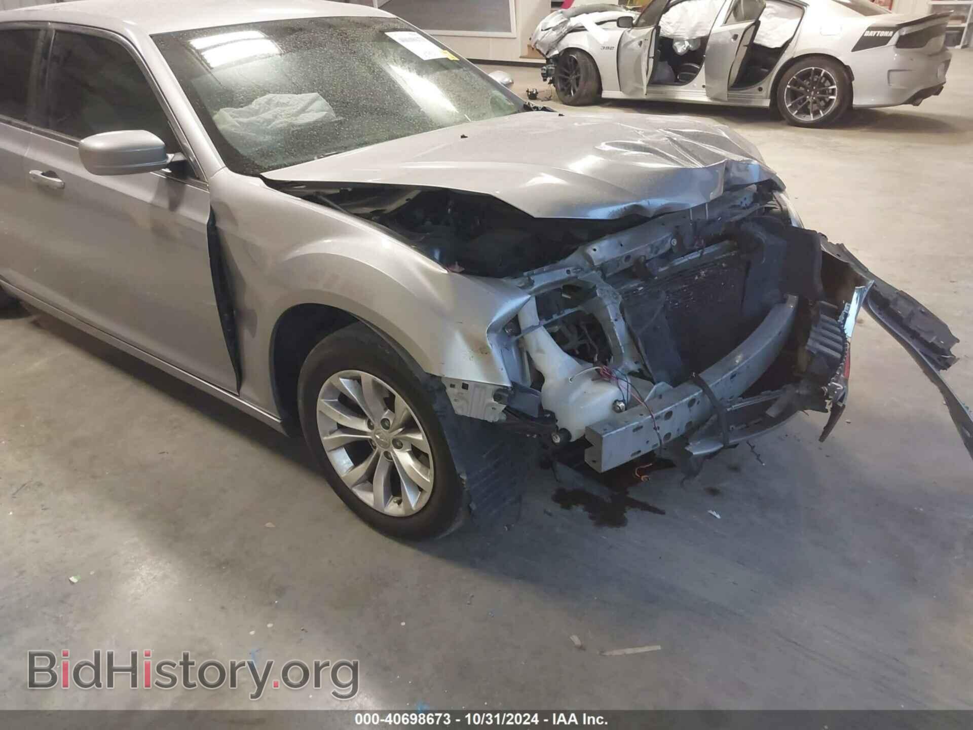 2016 CHRYSLER 300 - VIN: 2C3CCAAG8GH181350 - Фото 6