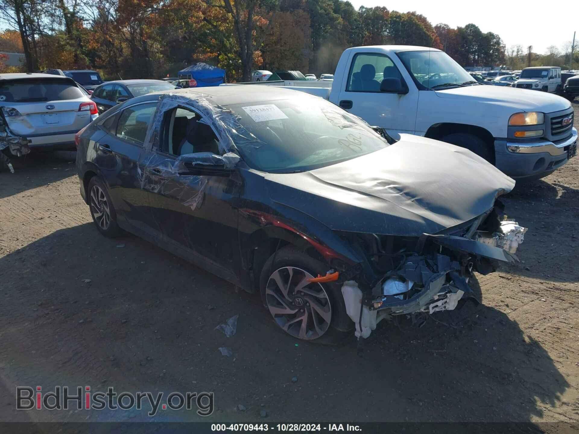 Photo 2HGFC2F77JH545225 - HONDA CIVIC 2018