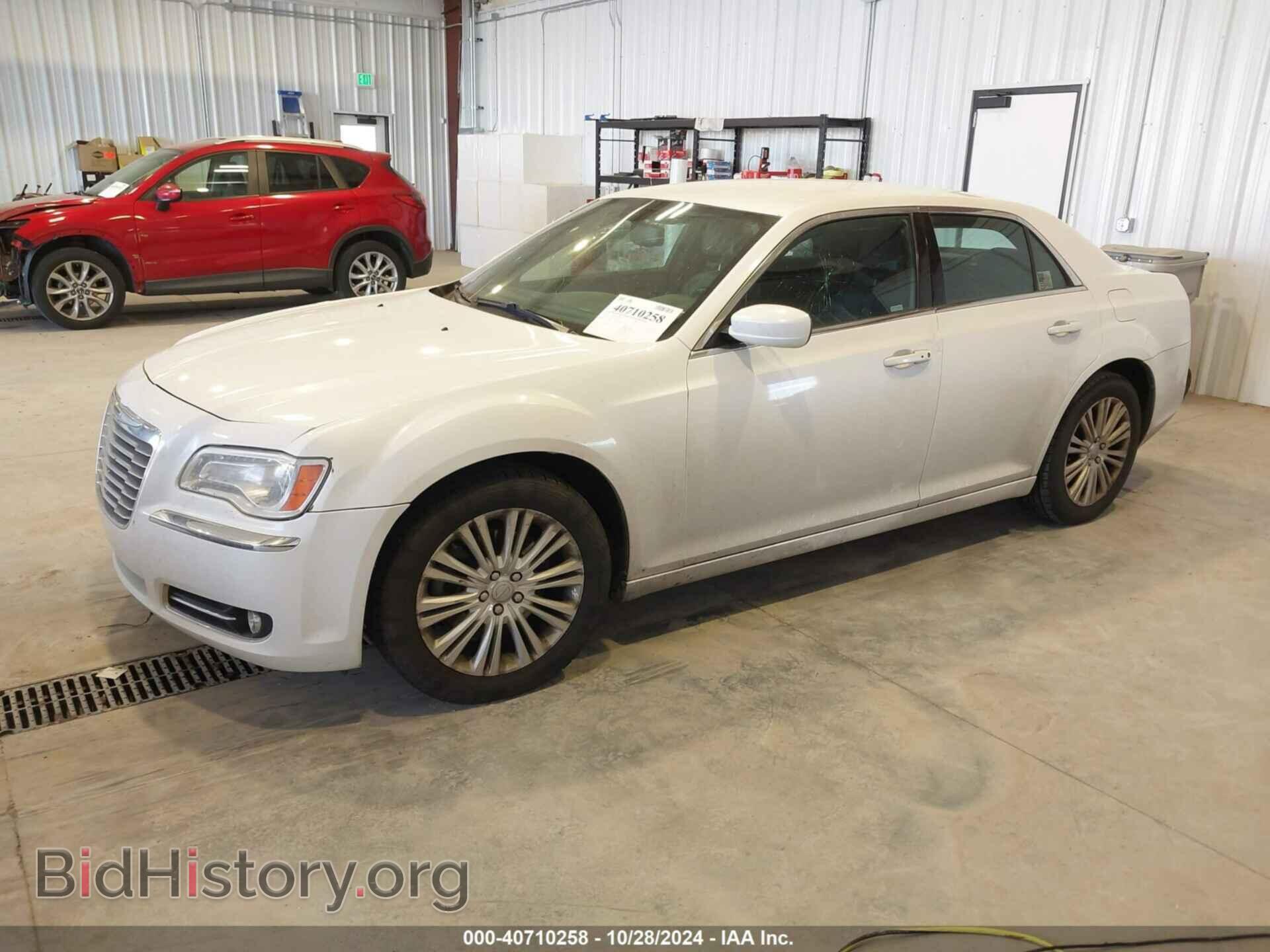 2014 CHRYSLER 300 - VIN: 2C3CCARG4EH136617 - Фото 2