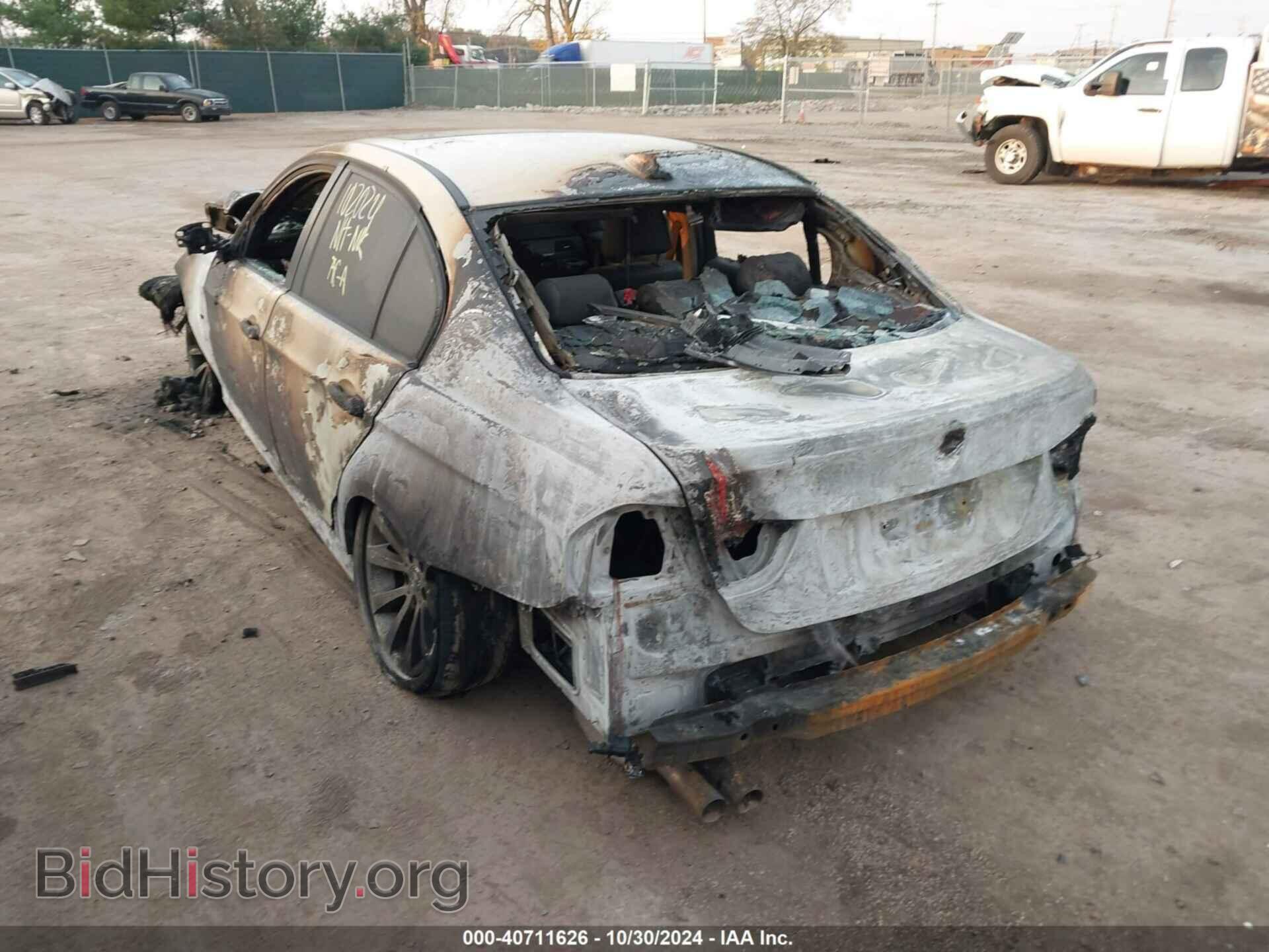 2011 BMW 328I - VIN: WBAPH7C52BE681403 - Photo 3