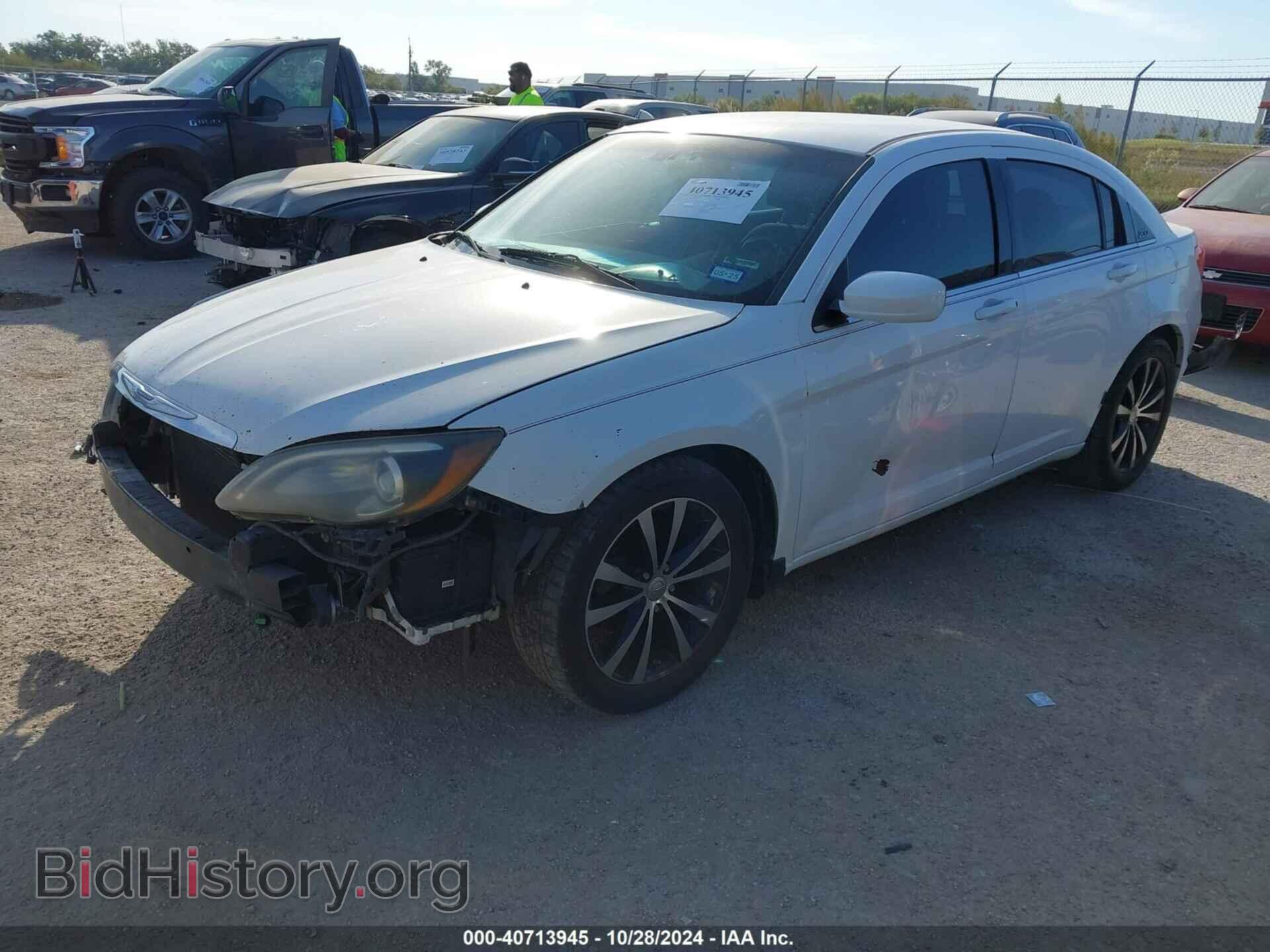 2014 CHRYSLER 200 - VIN: 1C3CCBBG4EN128640 - Фото 2